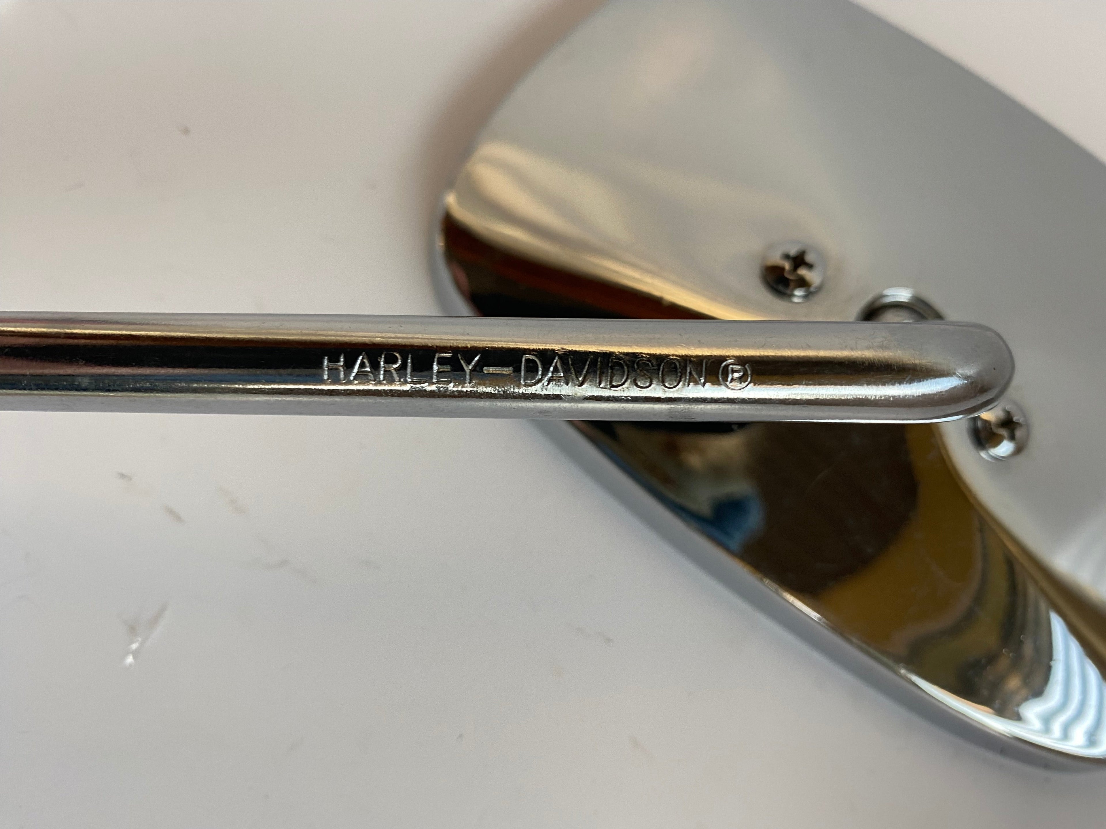 Rétroviseur chromé gauche branche longue Harley Davidson REF OEM 91894-82TA