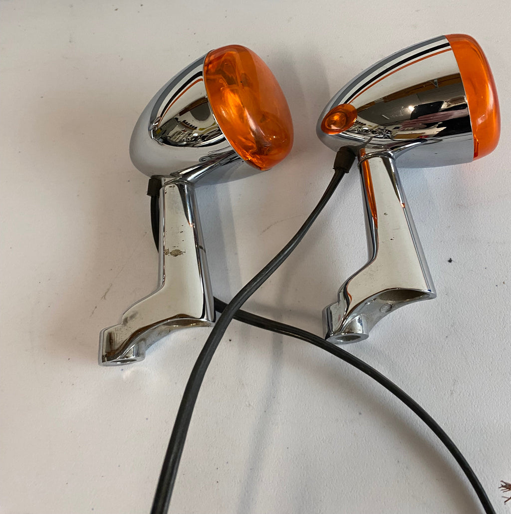 Harley Davidson Front Turn Signal Set OEM REF: 68975-00