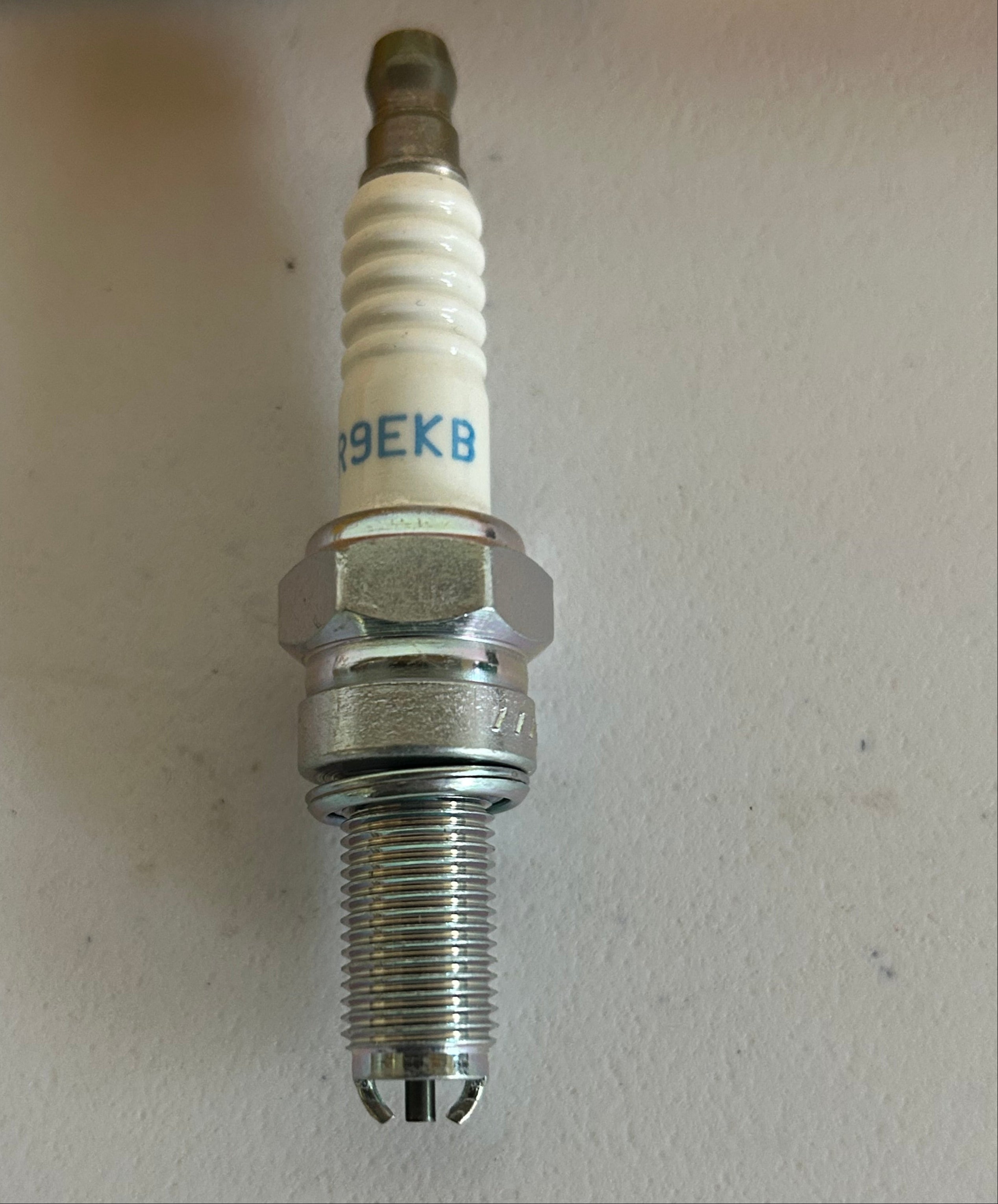 Spark plug NGK CR9EKB Buell 1125 rotax REF: V0075.1AM