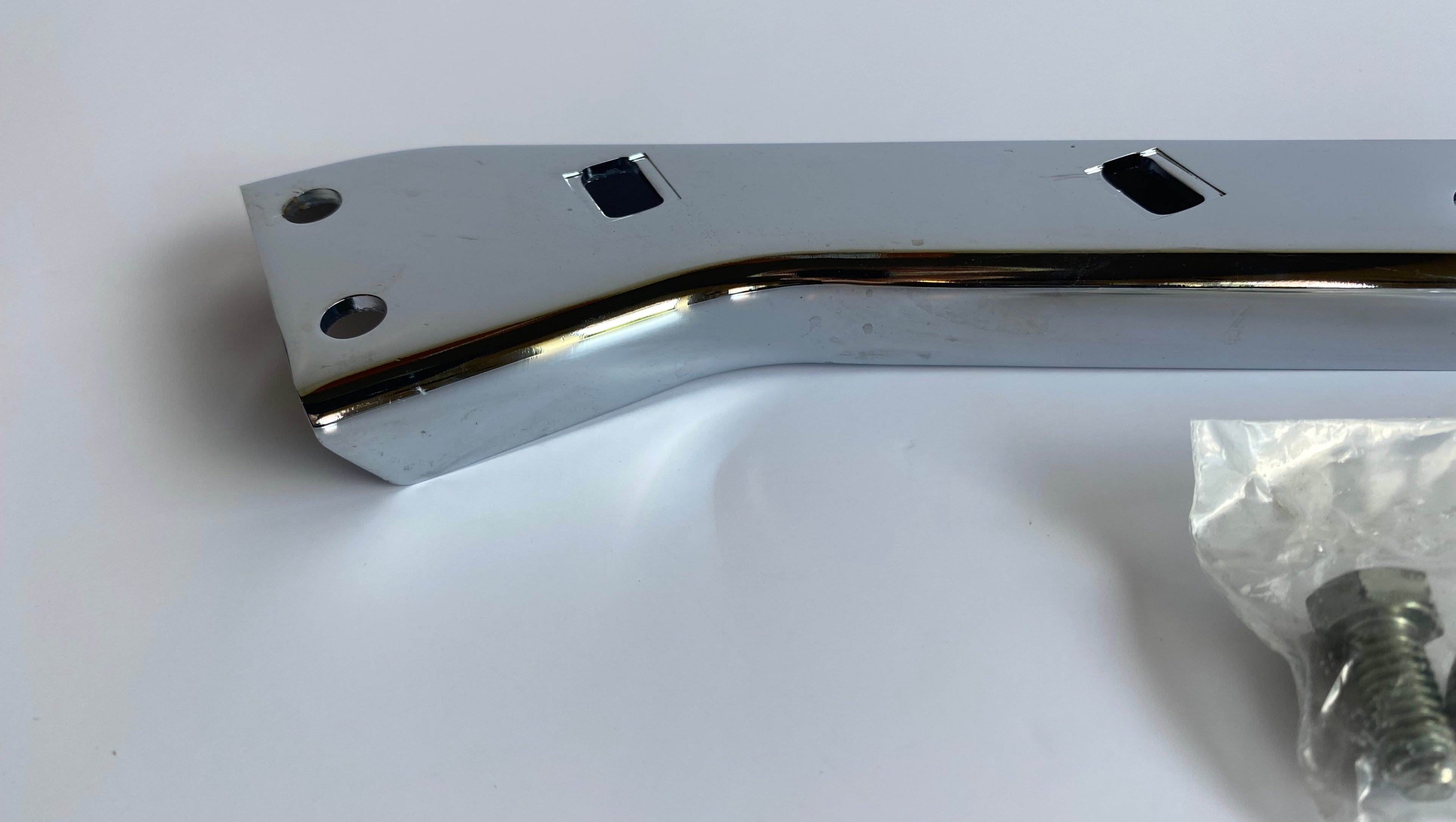 Support barre de sacoche droite Touring Harley Davidson REF OEM 90720-79C