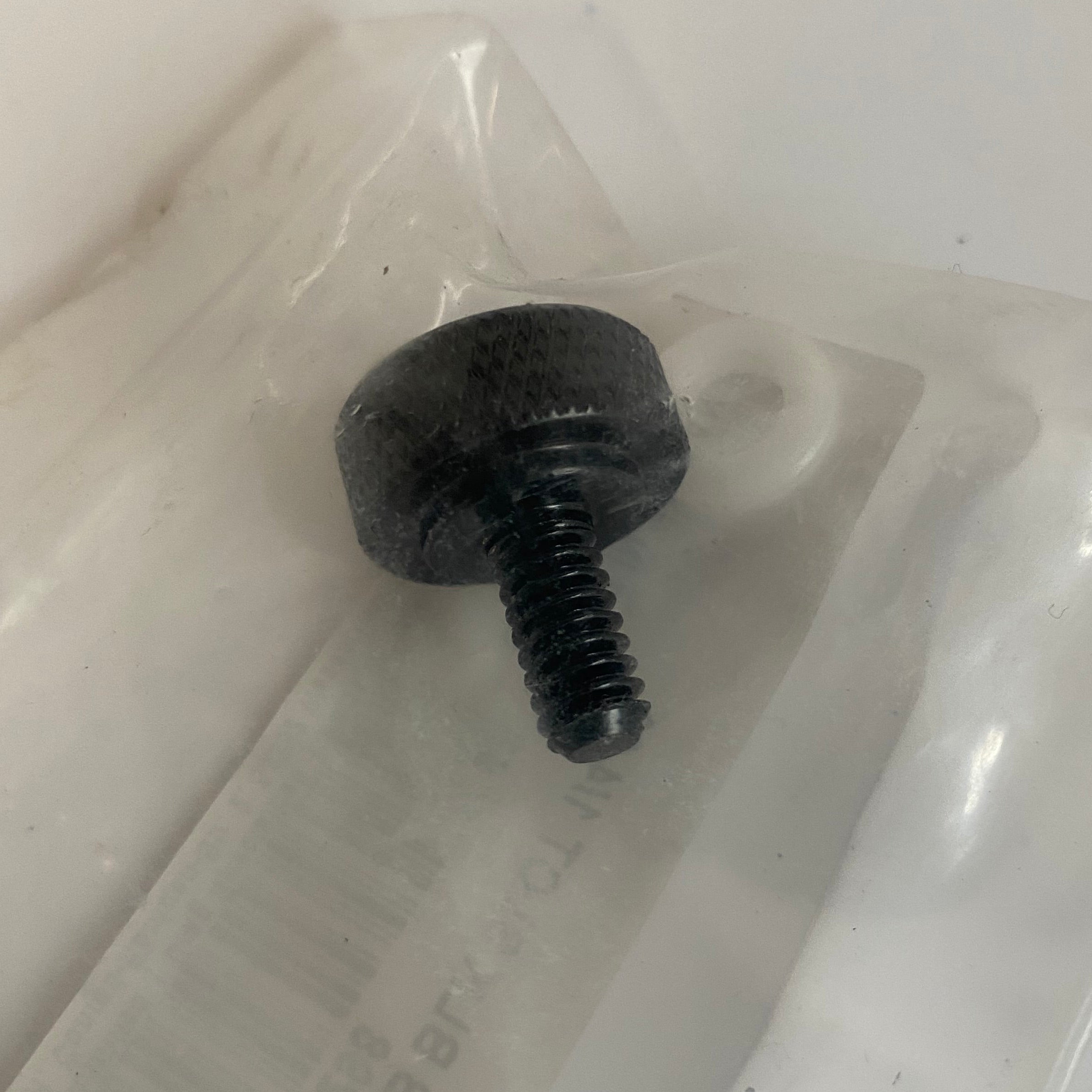 Vis de selle noire moleté Harley Davidson REF Drag 0820-0147