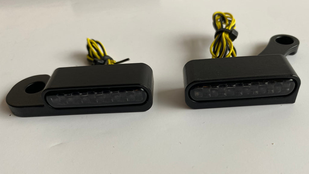 Jeu de 2 minis clignotants avant noir Heinz Bike Softail Harley Davidson REF Drag 2020-1471