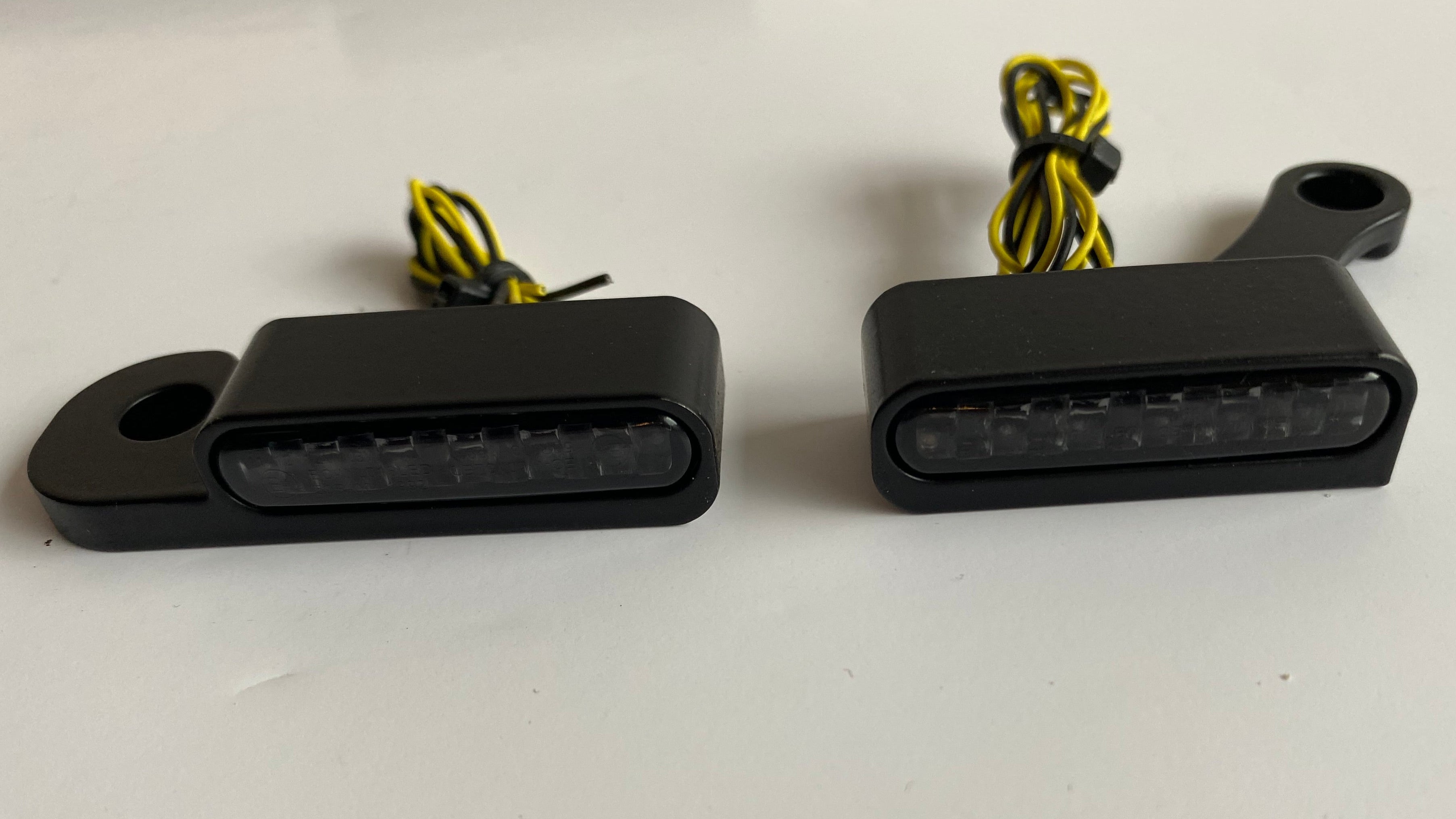 Jeu de 2 minis clignotants avant noir Heinz Bike Softail Harley Davidson REF Drag 2020-1471