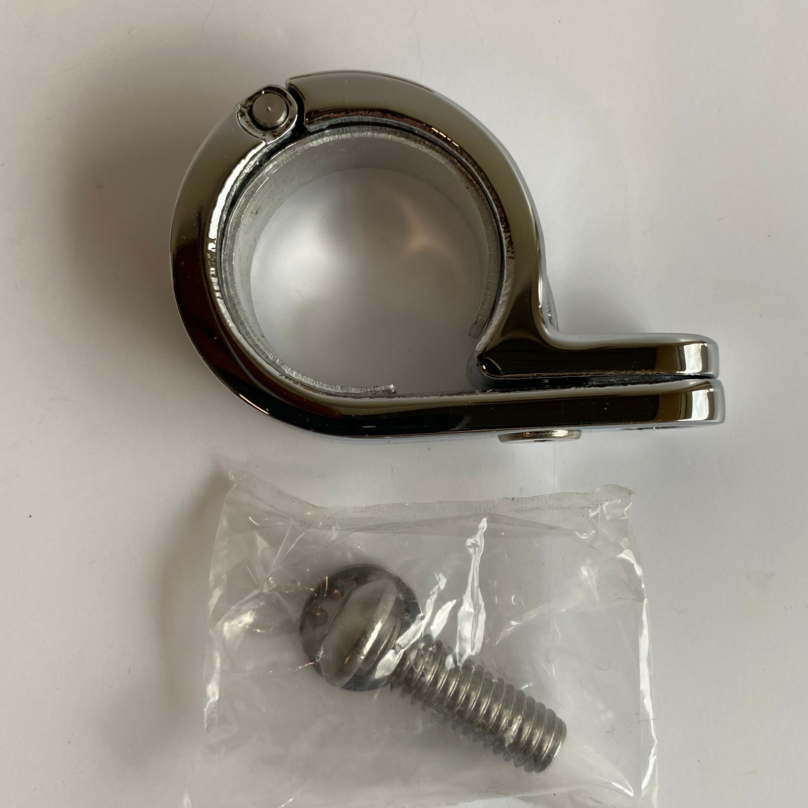 Support du clignotant avant Kuryakyn Harley Davidson REF 4024