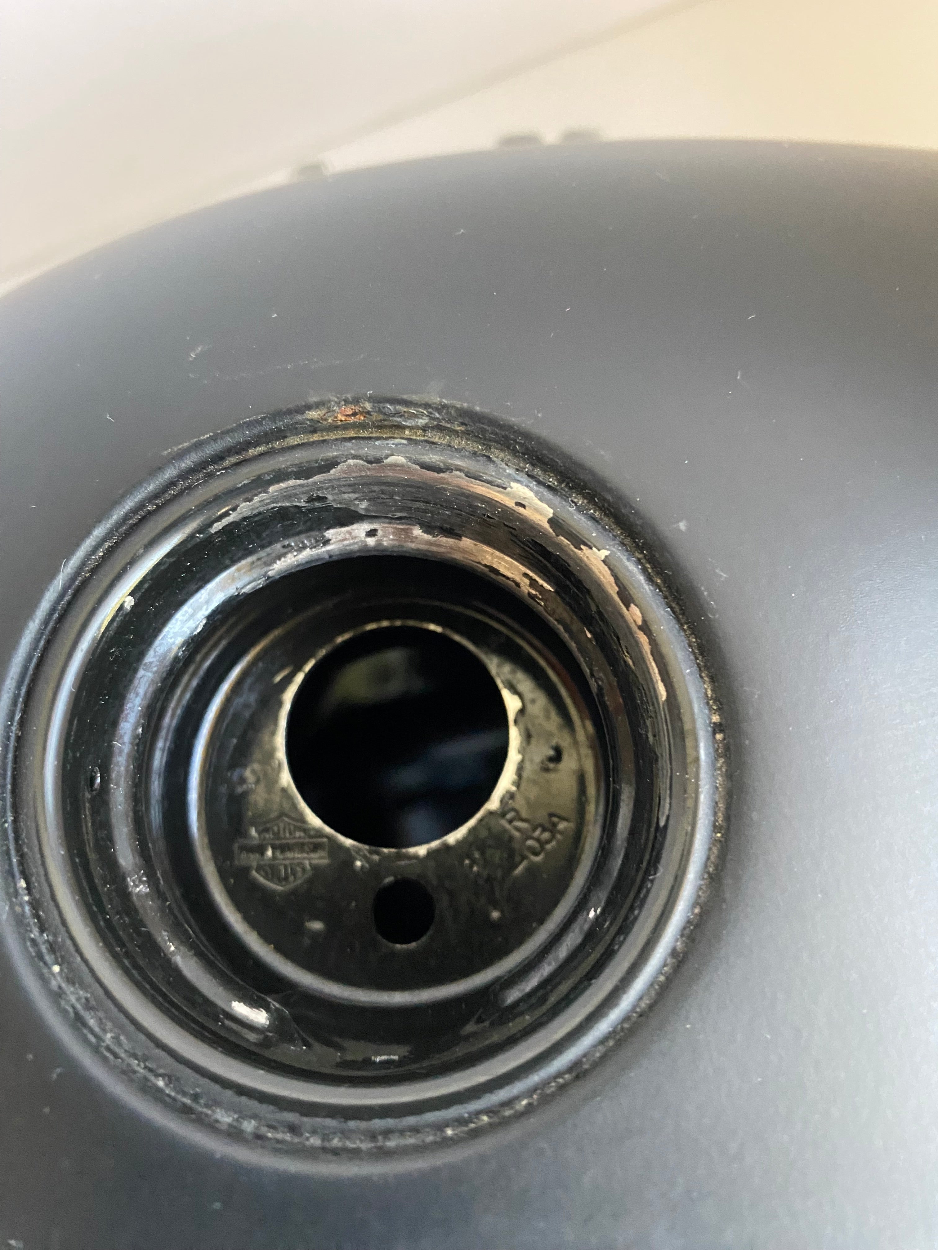 Réservoir à carburant essence Dyna noir mat Harley Davidson REF OEM 61000172BYM