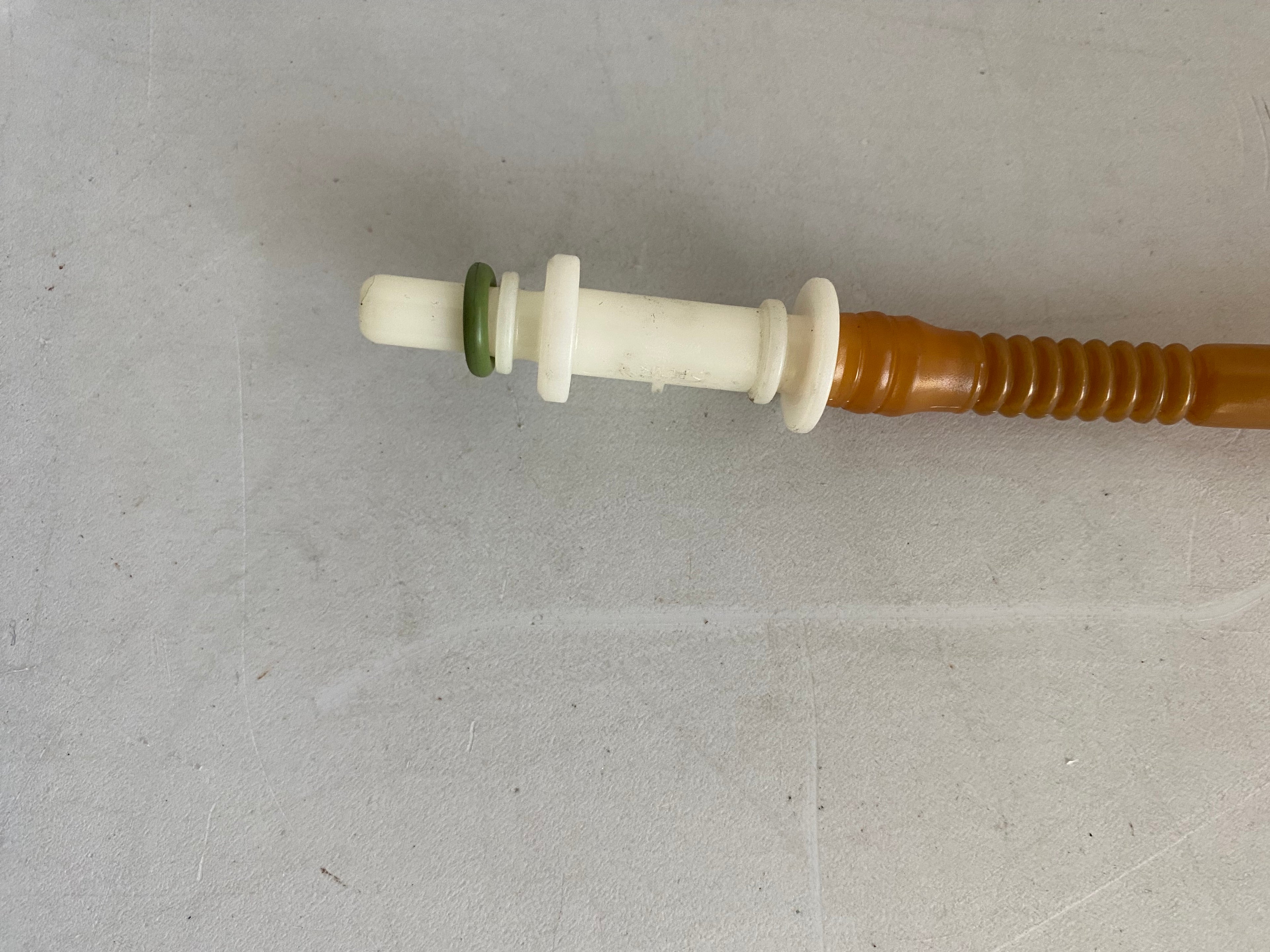 Durite carburant avec raccord sortie de pompe Dyna Harley Davidson REF OEM 62194-04E