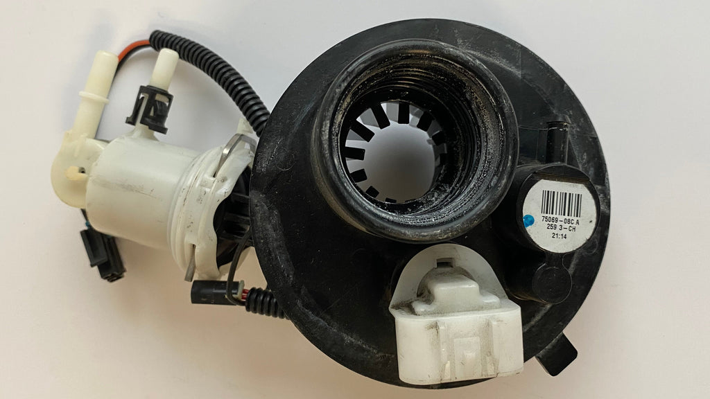 Trappe pompe +support filtre a carburant Touring Harley Davidson REF OEM 75069-08D