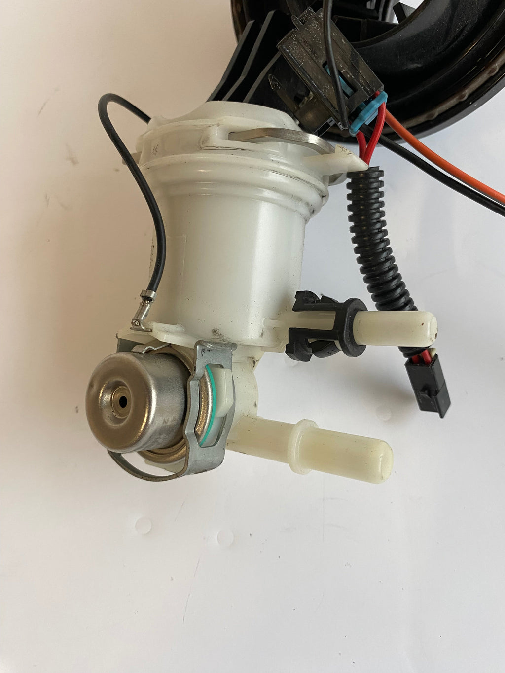 Trappe pompe +support filtre a carburant Touring Harley Davidson REF OEM 75069-08D