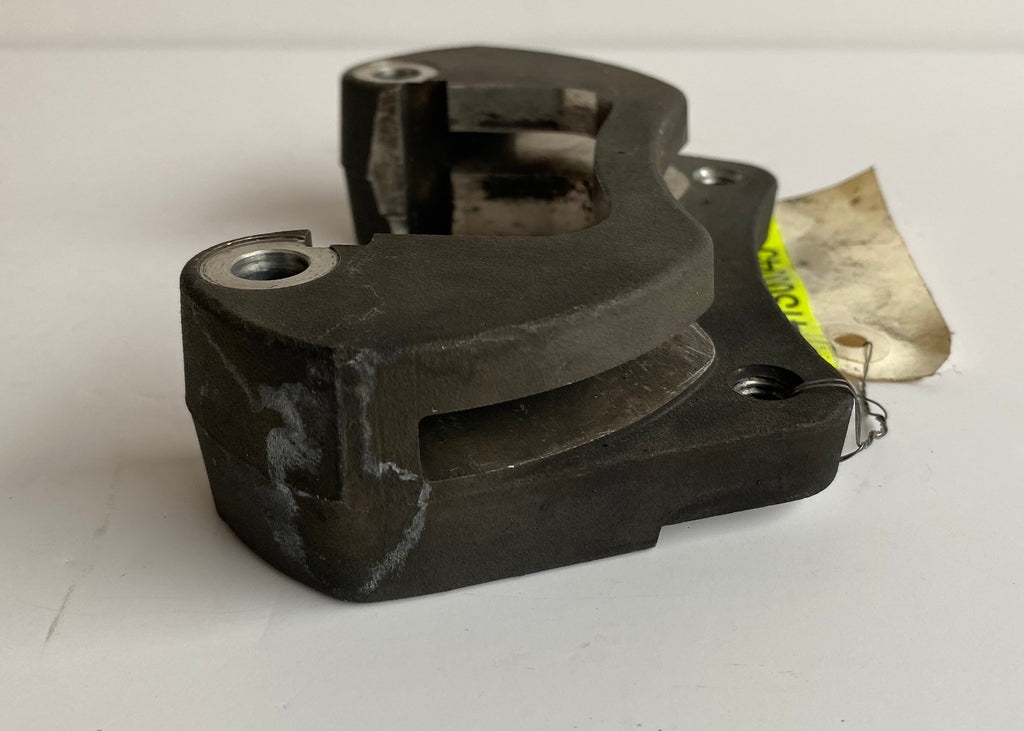 Support étrier de frein arrière Tri Glide Harley Davidson REF OEM 41300045