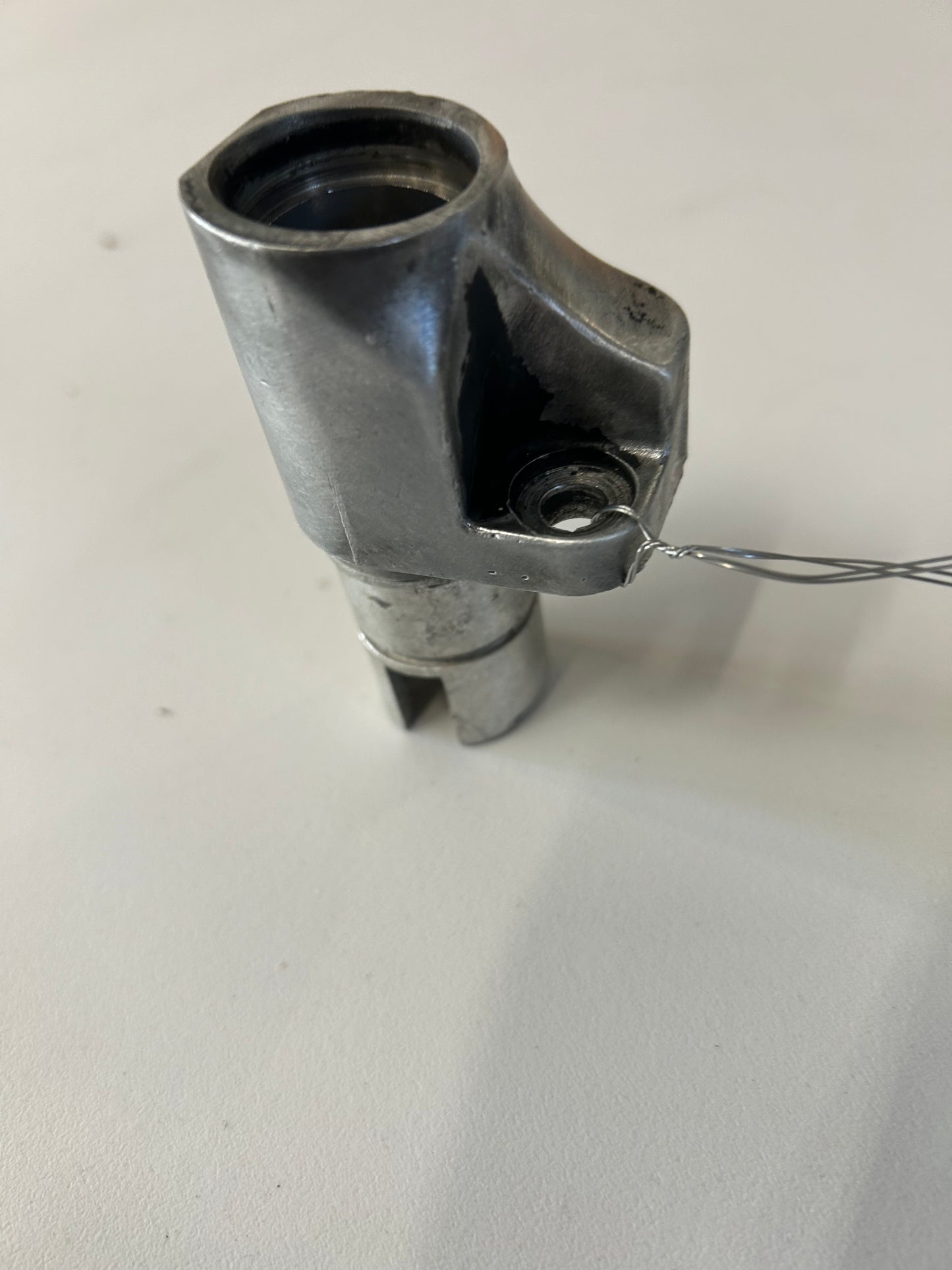 Bloc poussoir hydraulique échappement avant  Harley Davidson REF OEM : 18616-86