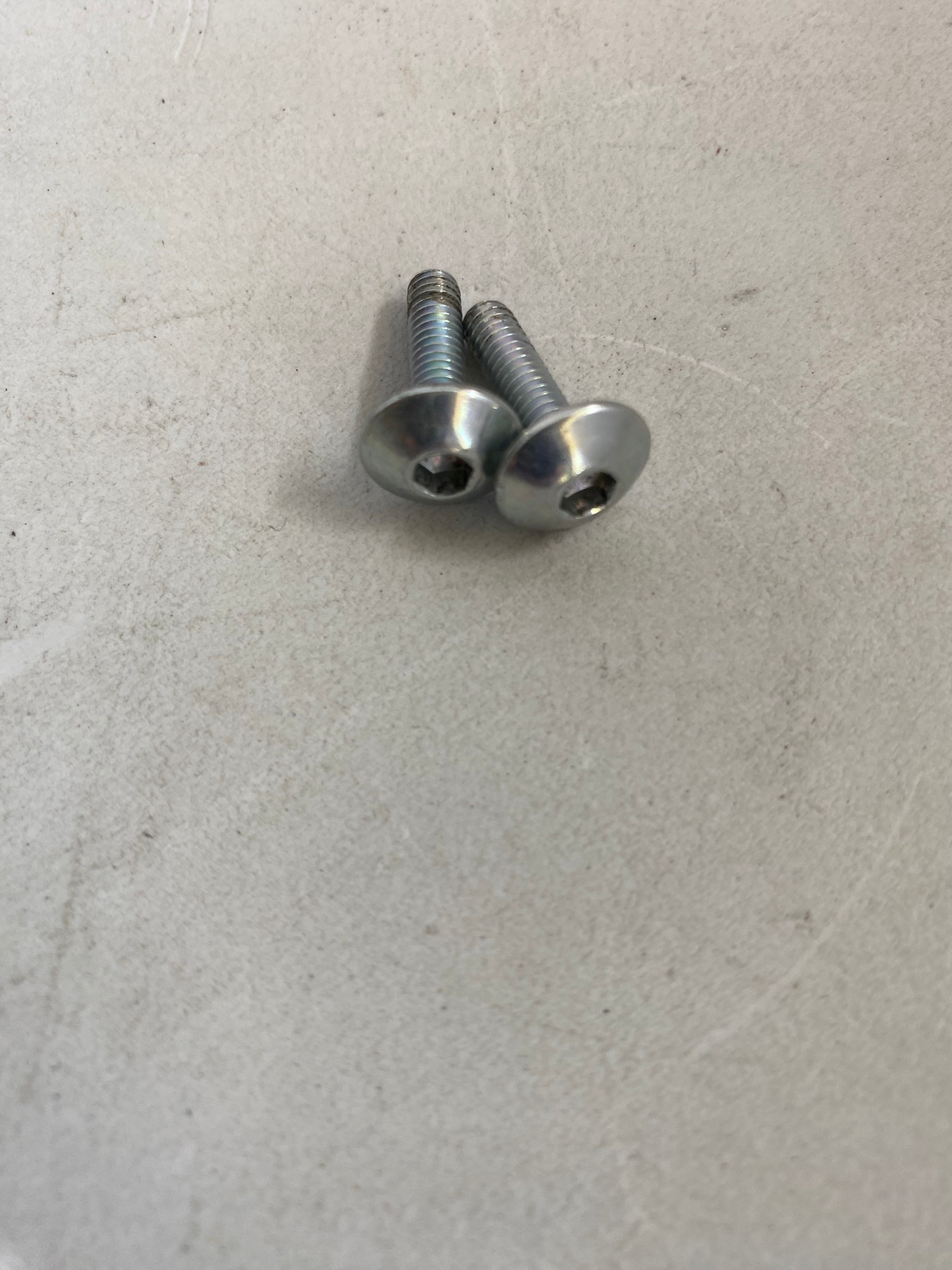 Jeu de 2 vis 8-32 x 5/8" compteur Harley Davidson REF OEM 3691