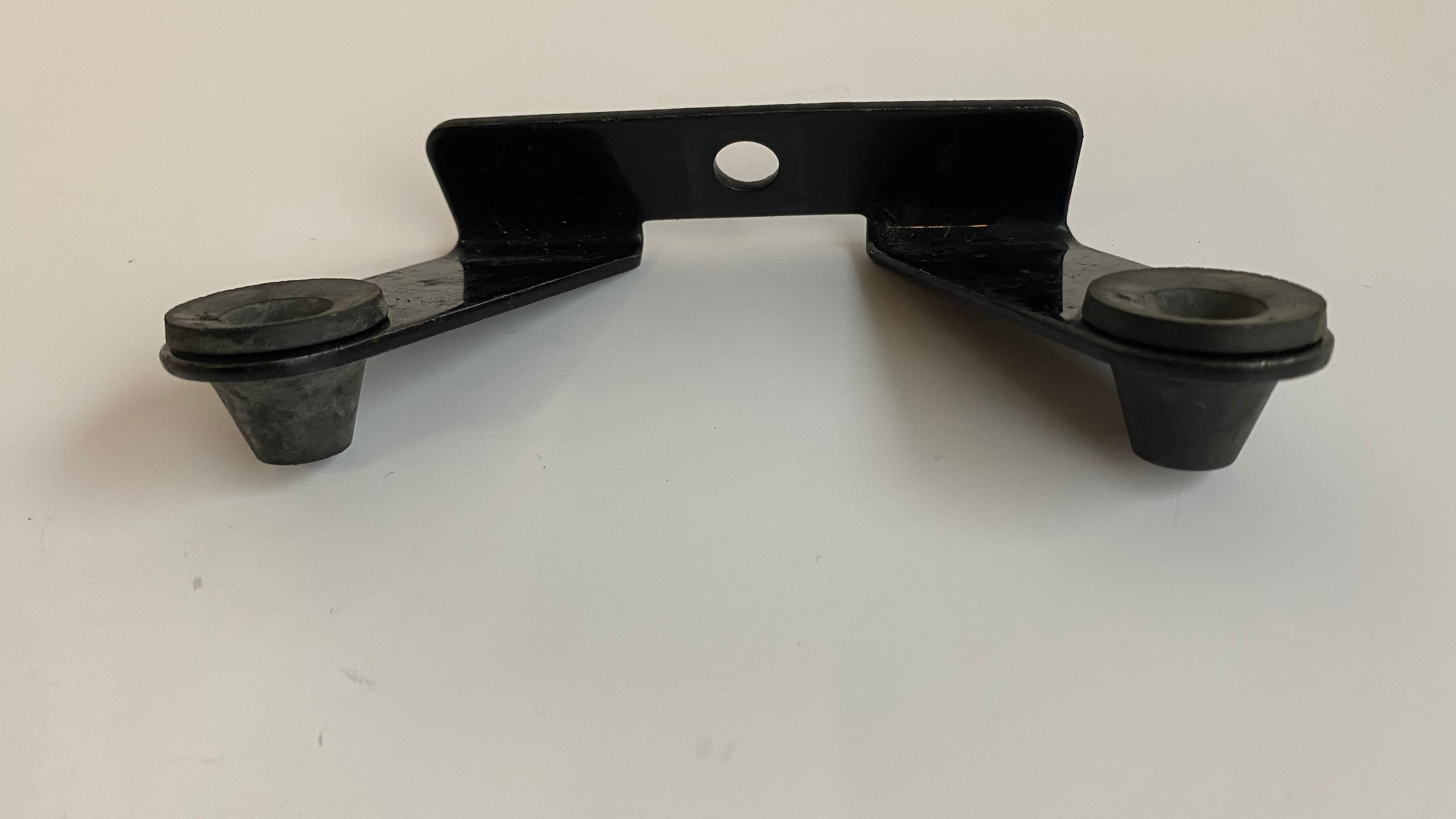 Support inférieur saute vent Dyna Low Rider S Harley Davidson REF OEM 57000756