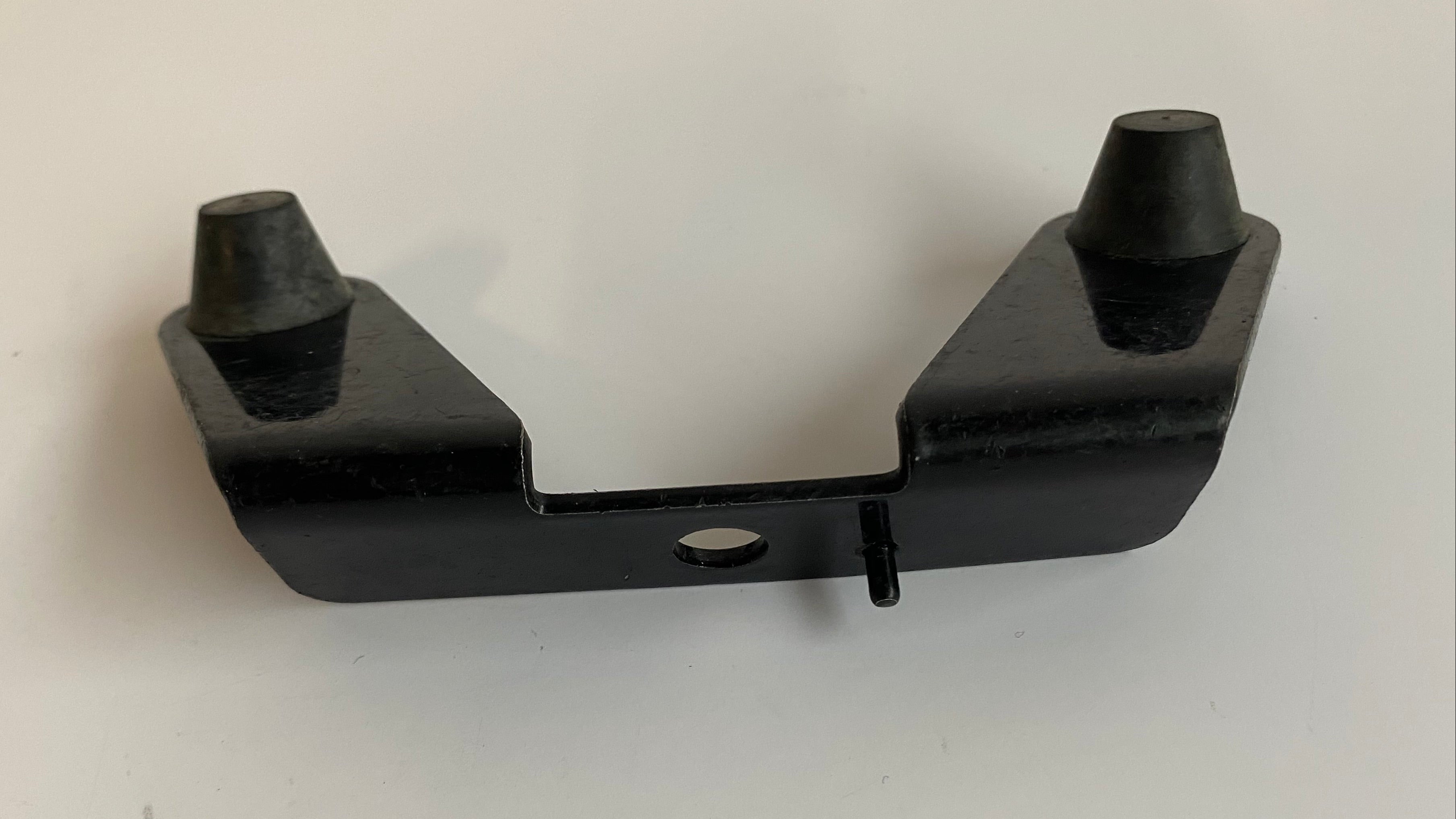 Support inférieur saute vent Dyna Low Rider S Harley Davidson REF OEM 57000756