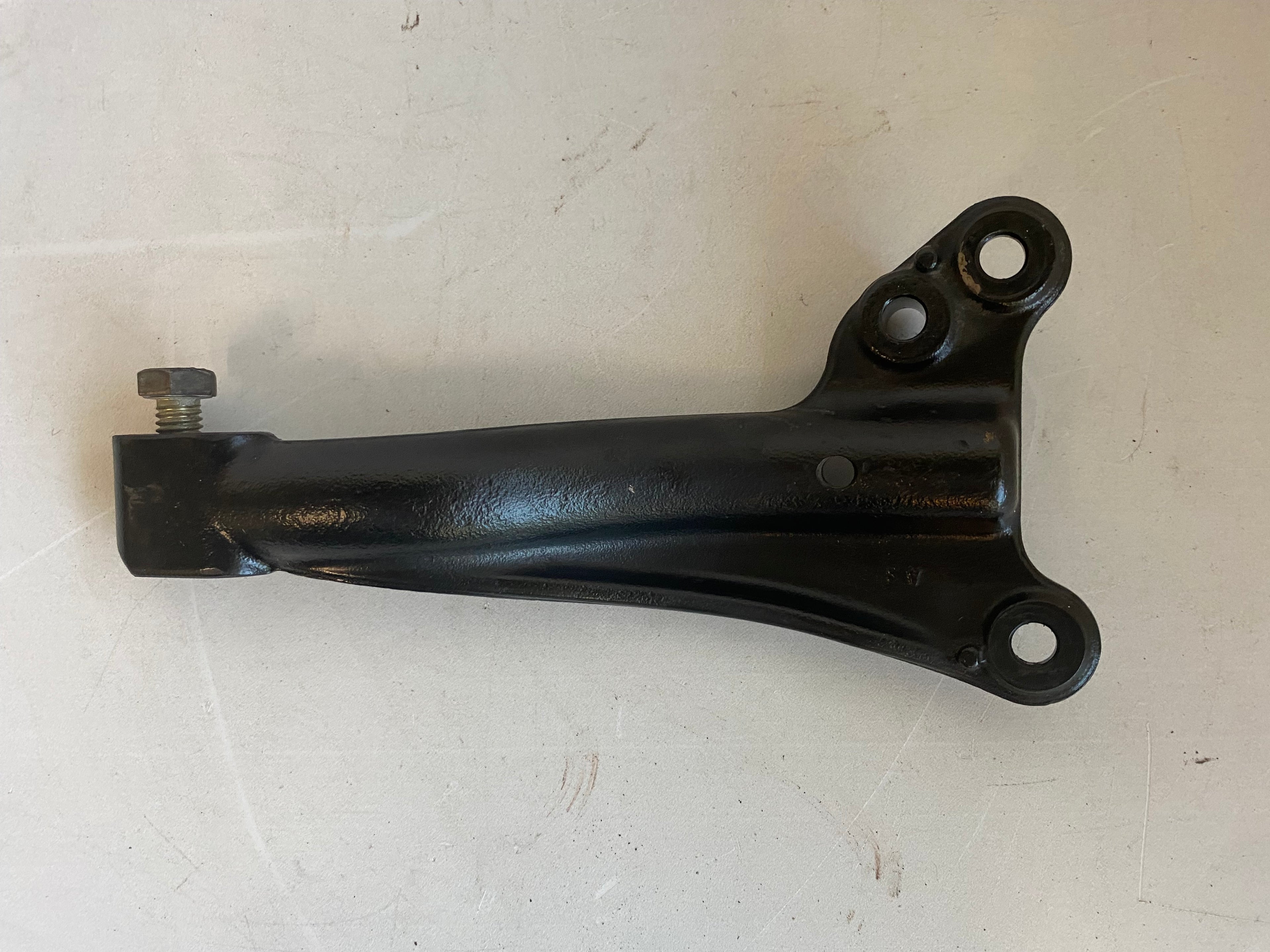 Support échappement arriere Dyna Harley Davidson REF OEM 65696-08B