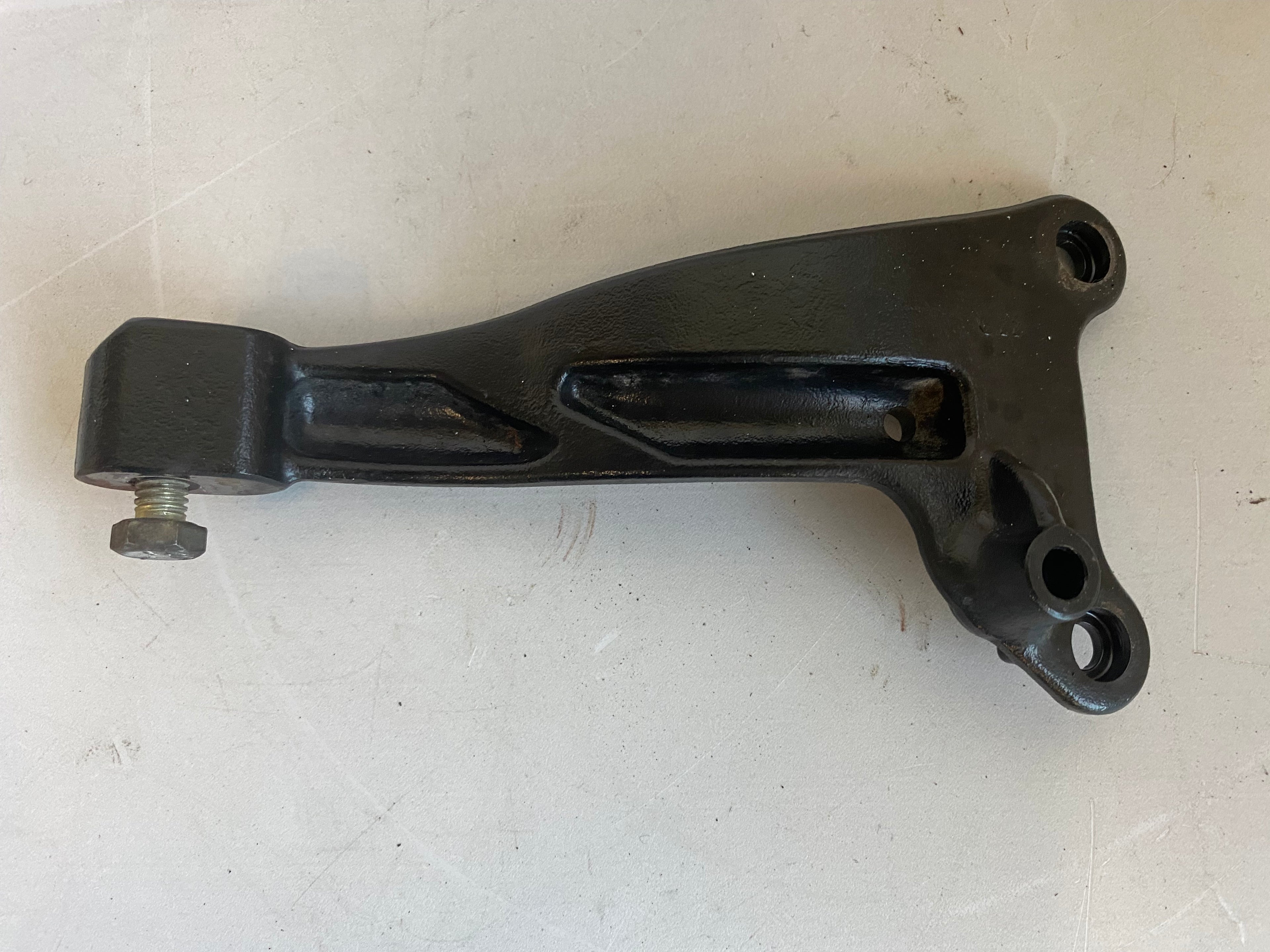 Support échappement arriere Dyna Harley Davidson REF OEM 65696-08B