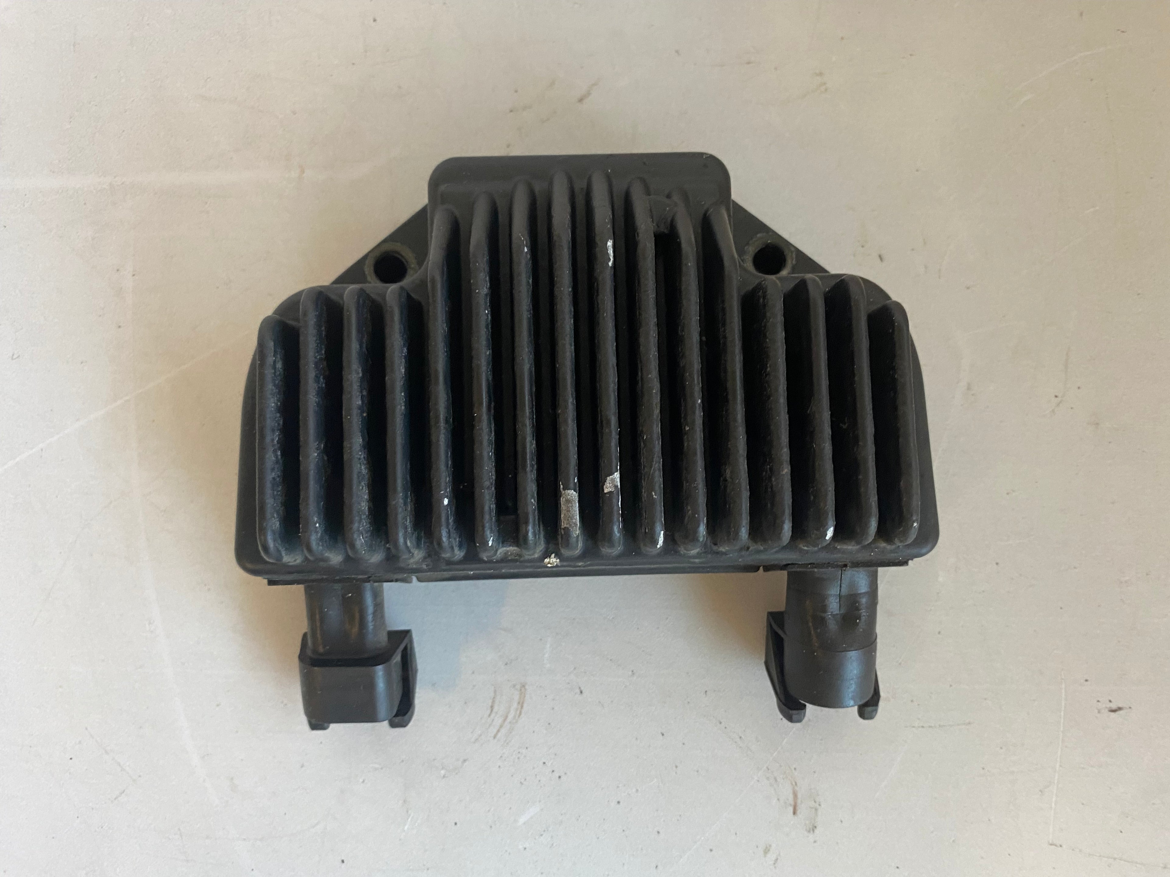 Régulateur de tension Dyna Harley Davidson REF OEM 74631-08A