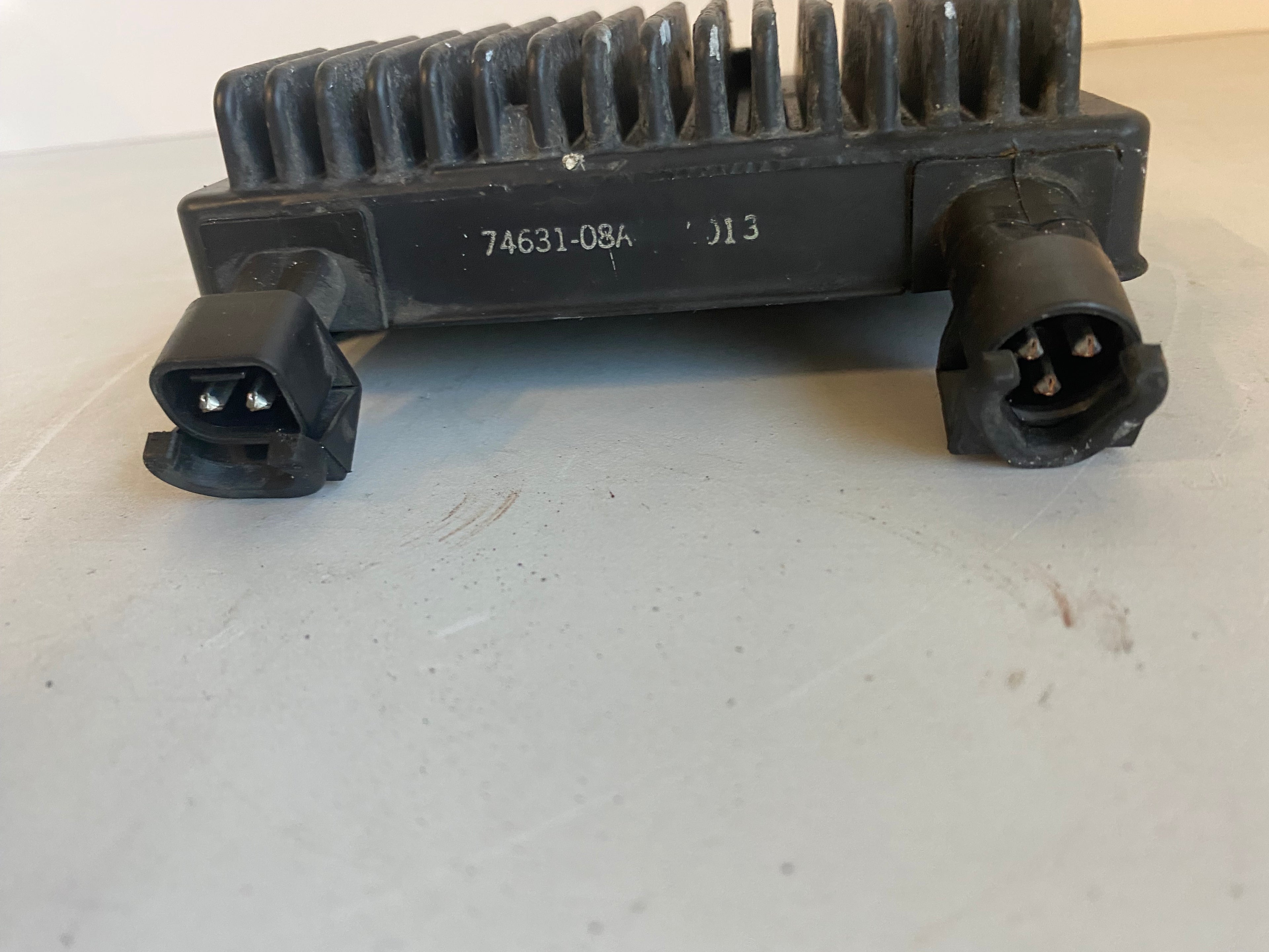 Régulateur de tension Dyna Harley Davidson REF OEM 74631-08A