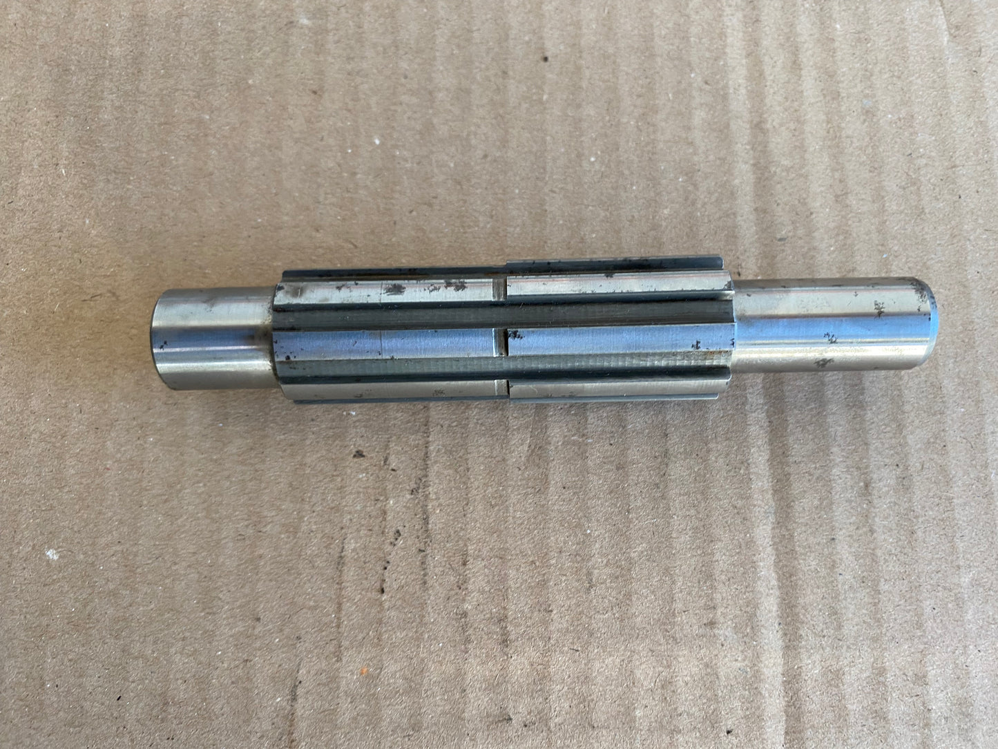arbre secondaire boite 4 vitesses Harley Davidson référence OEM : 35613-84B