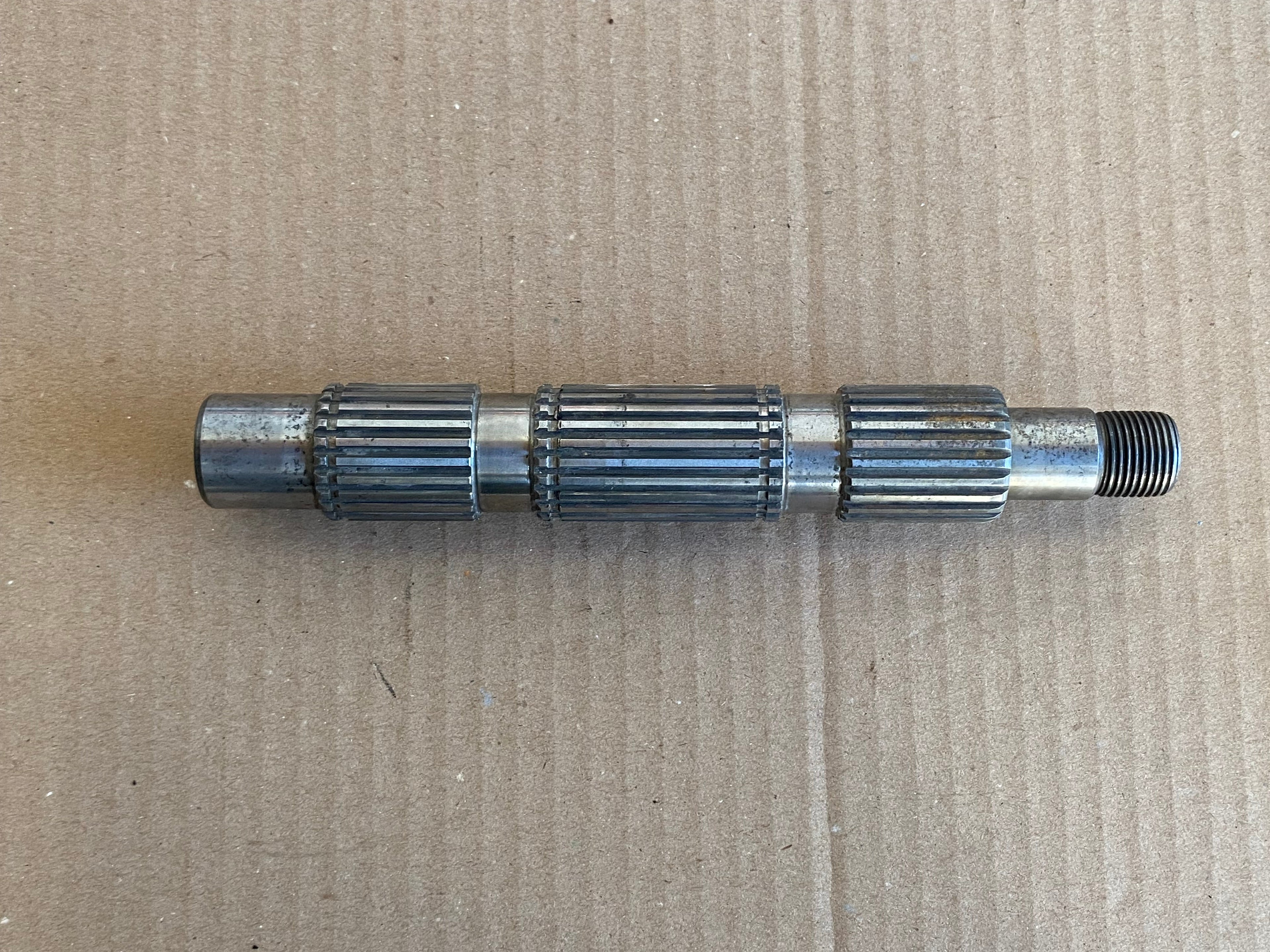 Harley Davidson 5-speed gearbox secondary shaft OEM reference: 35632-79
