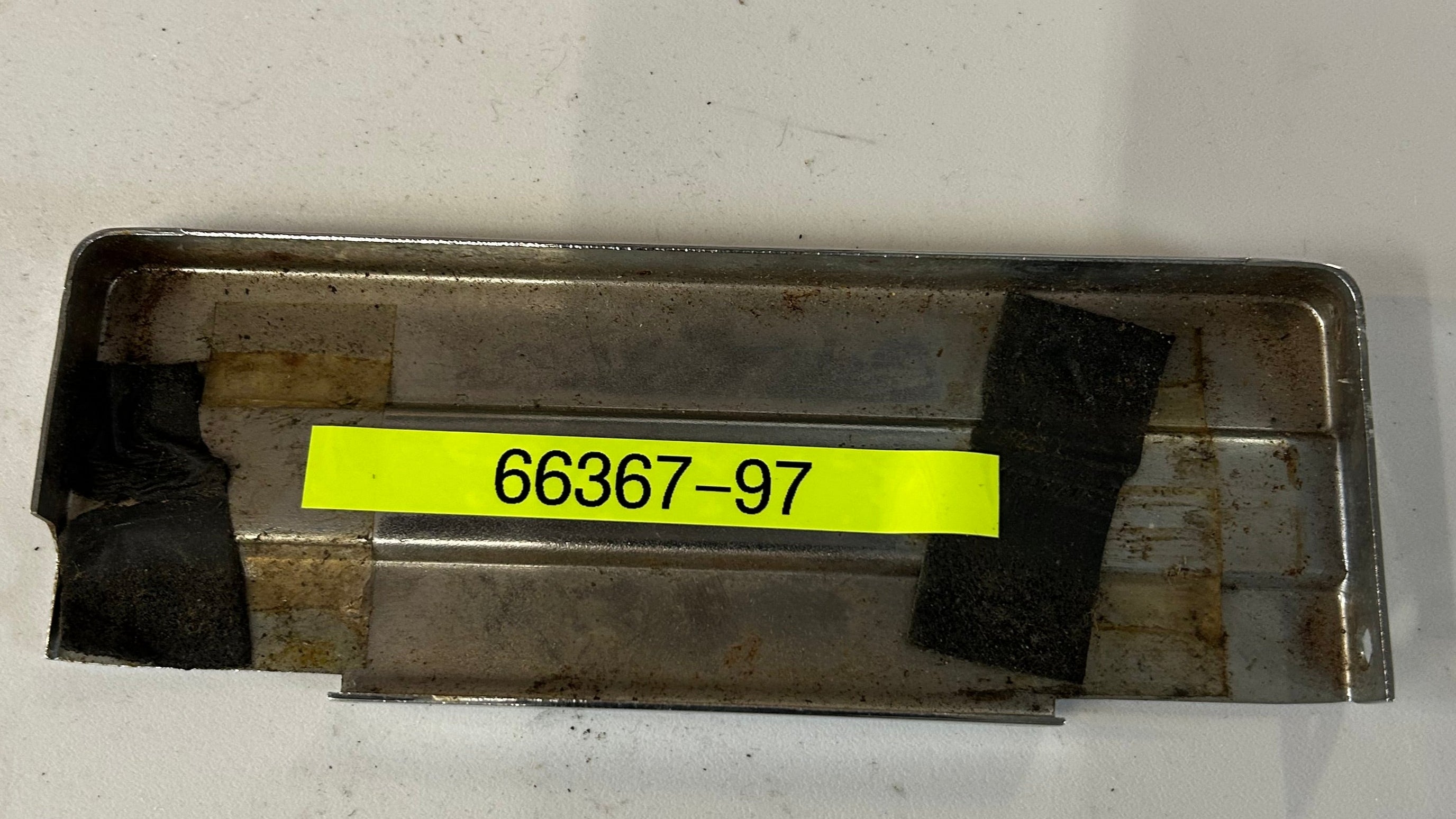 Cache batterie chromé Harley Davidson Sportster REF OEM : 66367-97