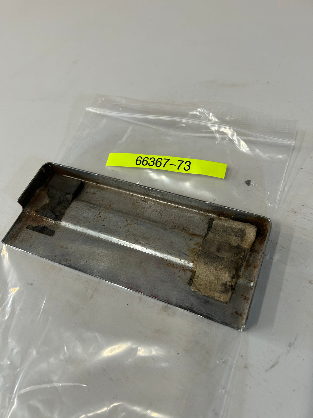 Cache batterie Harley Davidson Sportster REF OEM : 66367-73