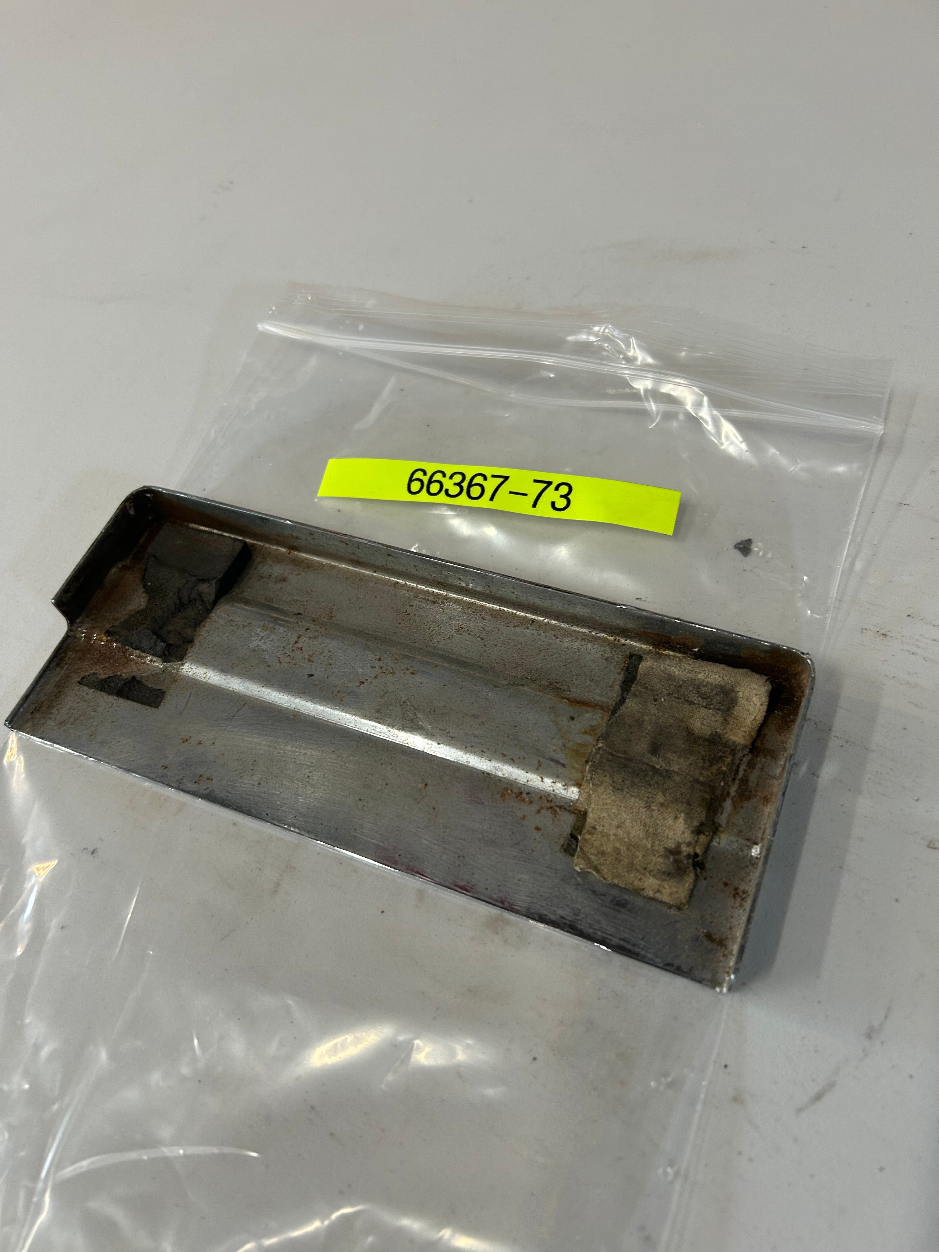 Cache batterie Harley Davidson Sportster REF OEM : 66367-73