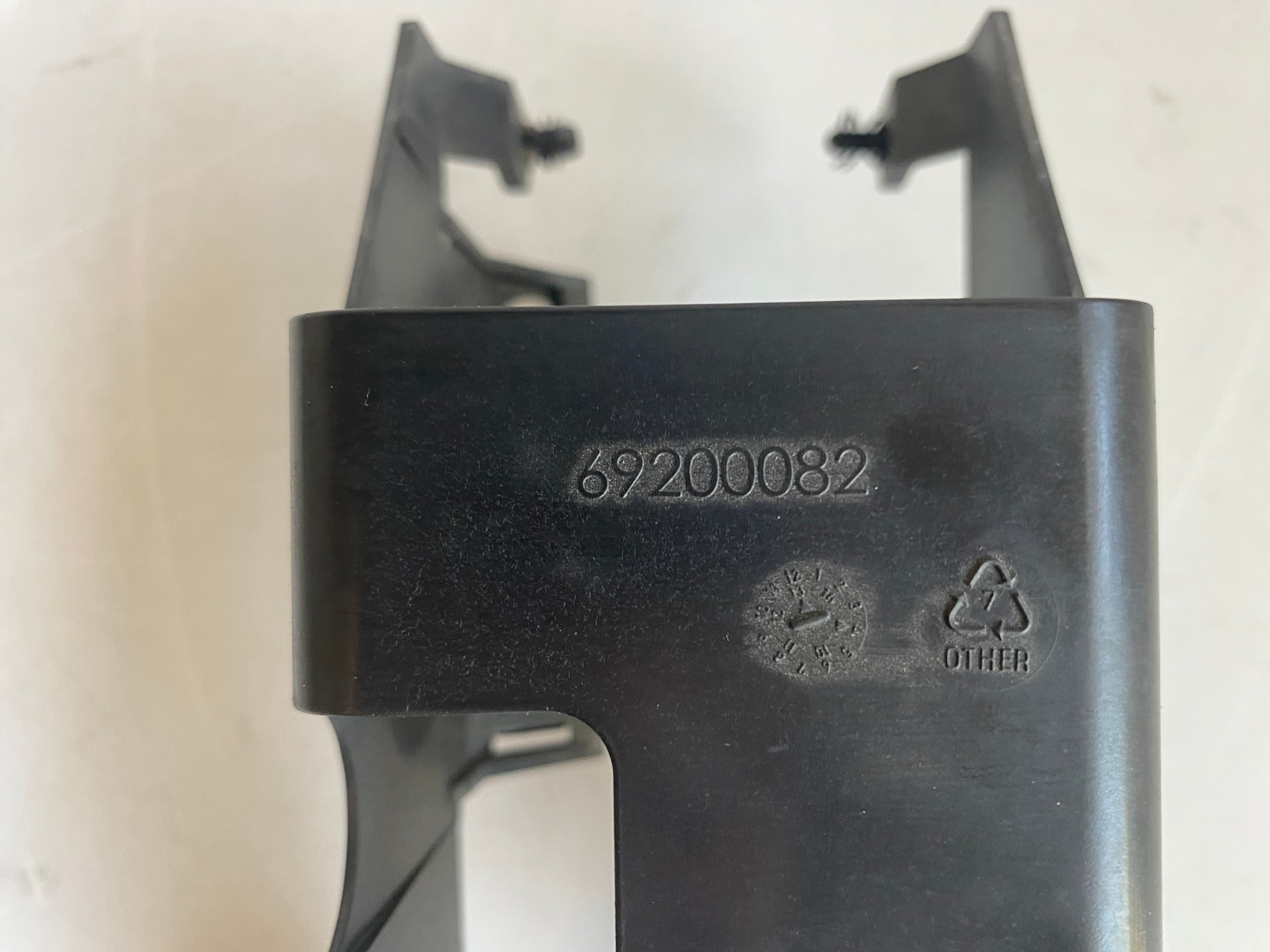 Attache faisceau électrique cadre Dyna Harley Davidson REF OEM 69200082