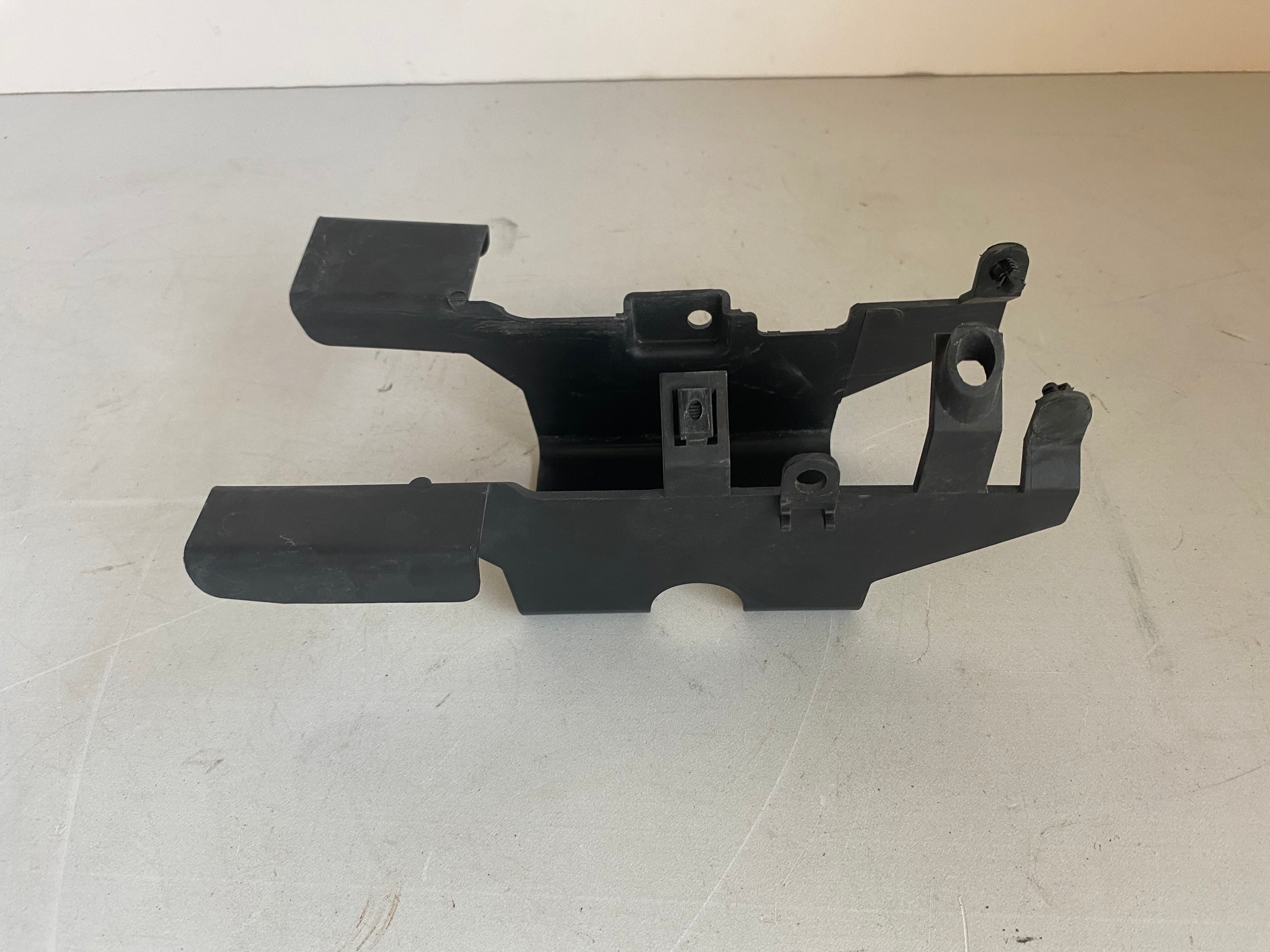 Attache faisceau électrique cadre Dyna Harley Davidson REF OEM 69200082