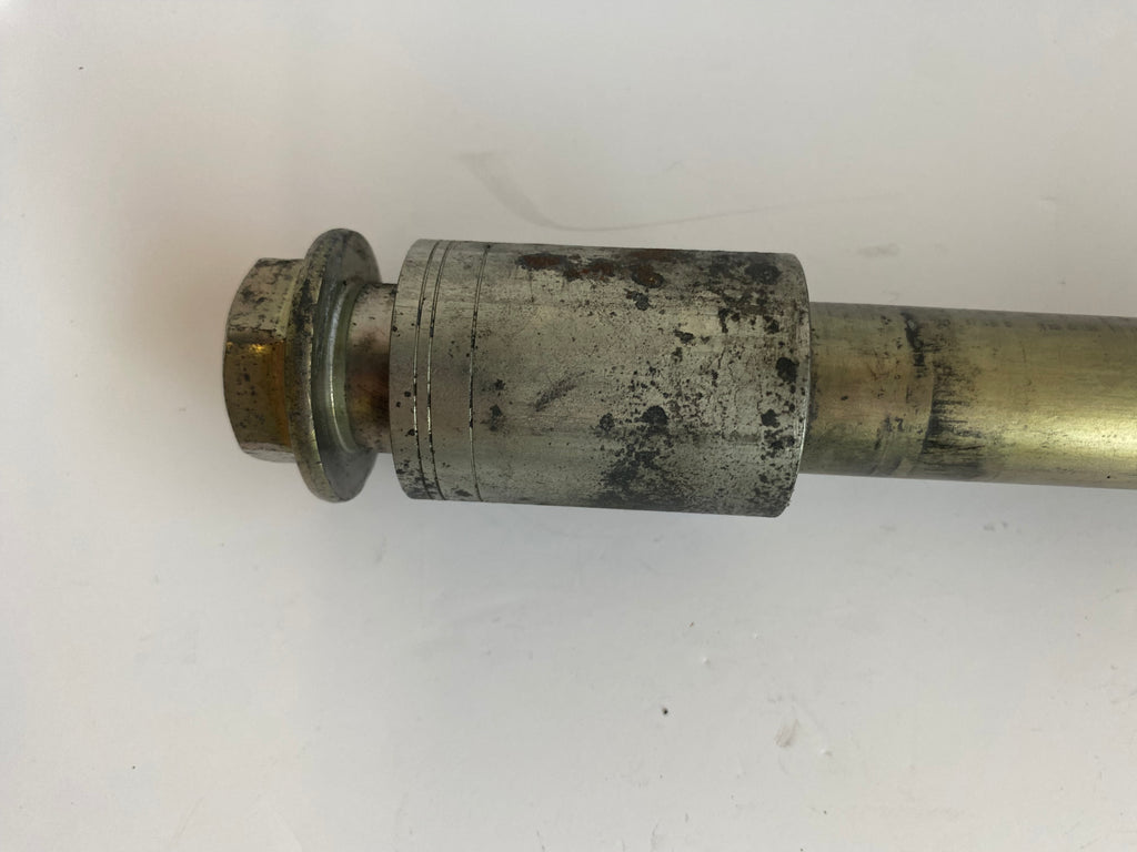 Axe de roue arrière Dyna Harley Davidson REF OEM 41114-08