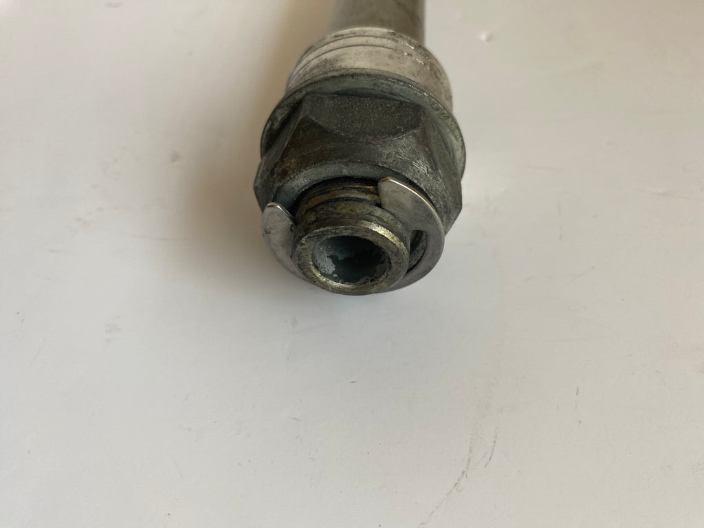 Axe de roue arrière Dyna Harley Davidson REF OEM 41114-08