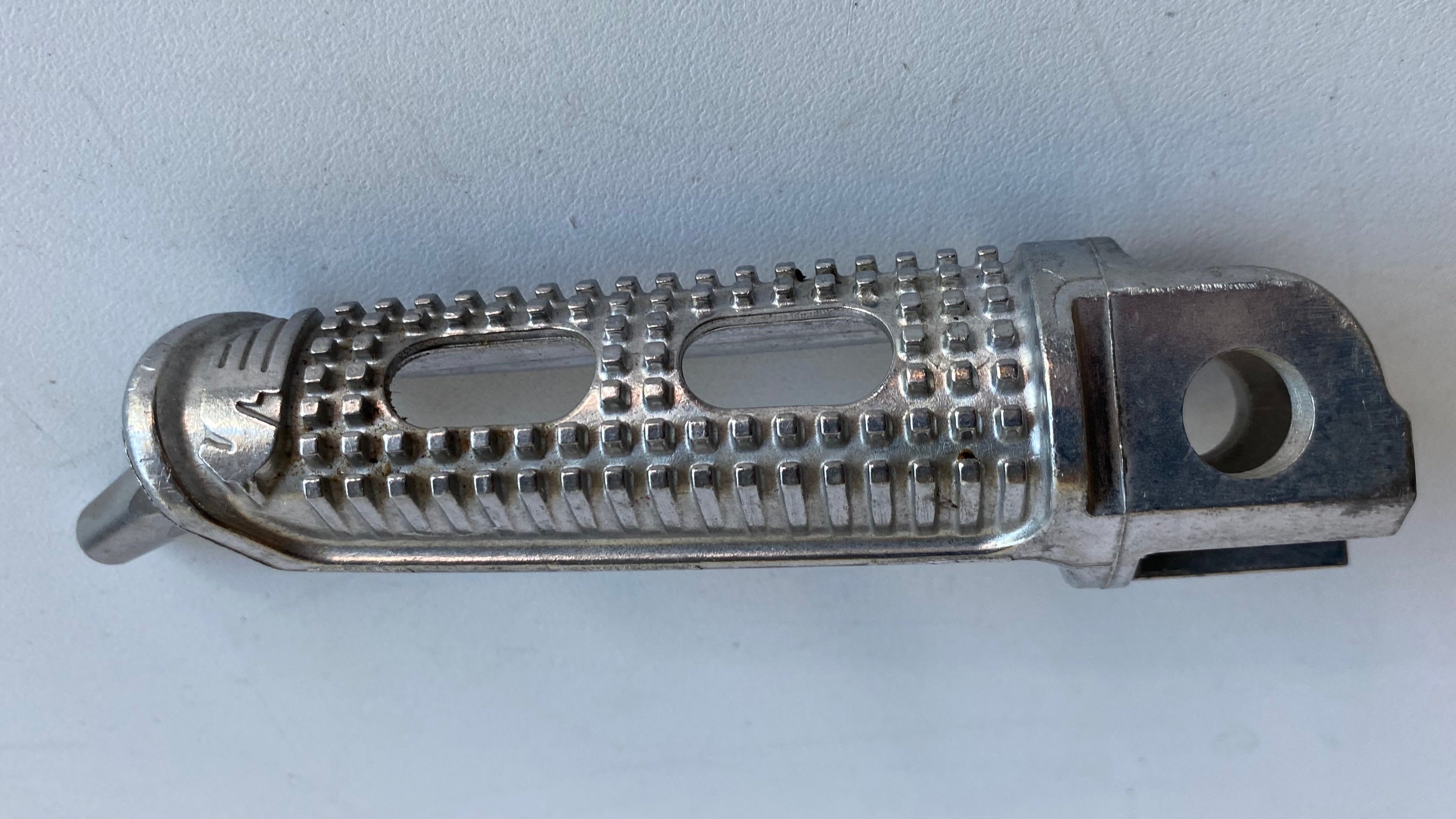 Cale pied passager arrière droit Buell REF OEM N0503.02A8