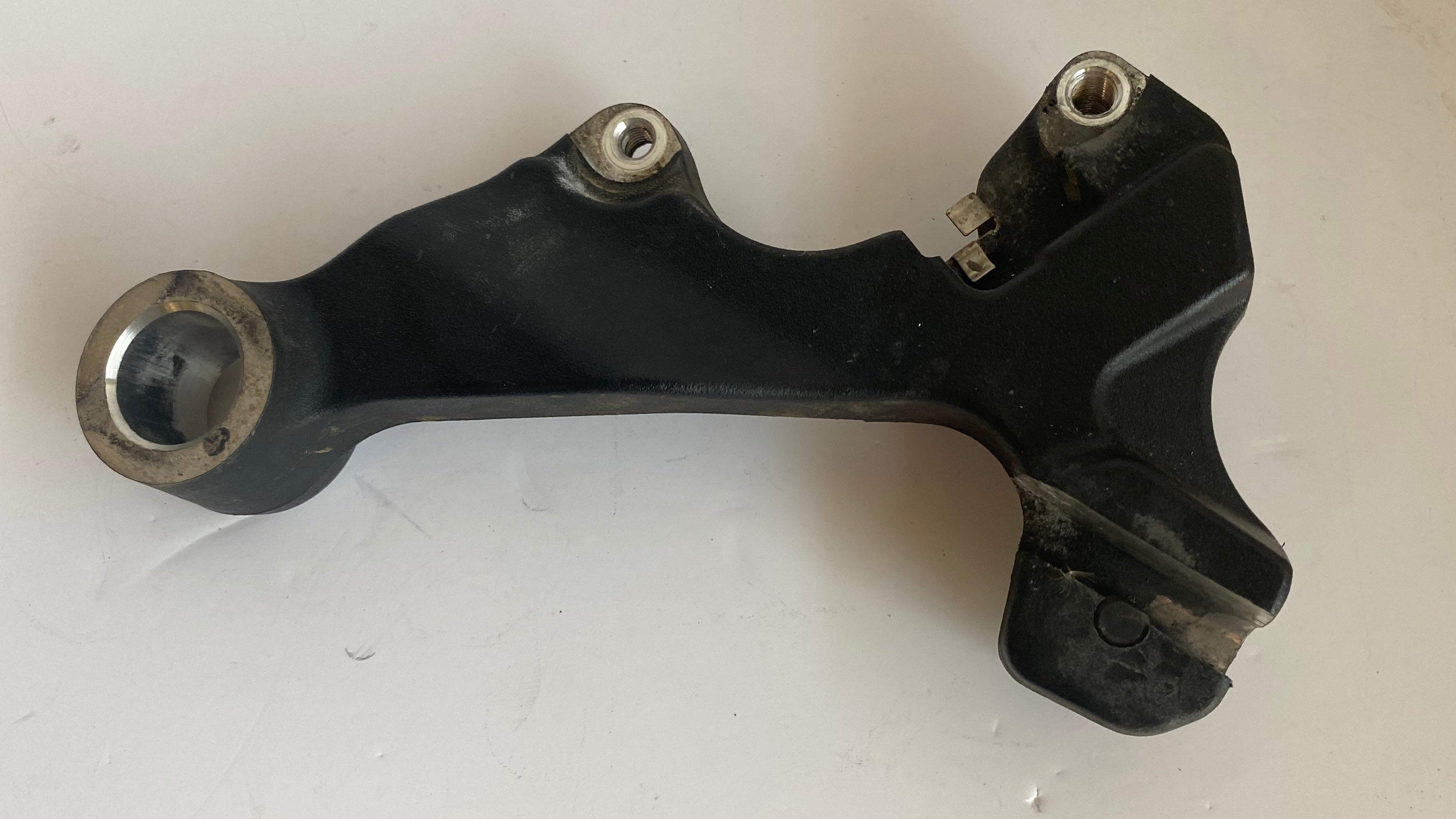 Support étrier de frein arrière Dyna Harley Davidson REF OEM 42062-08