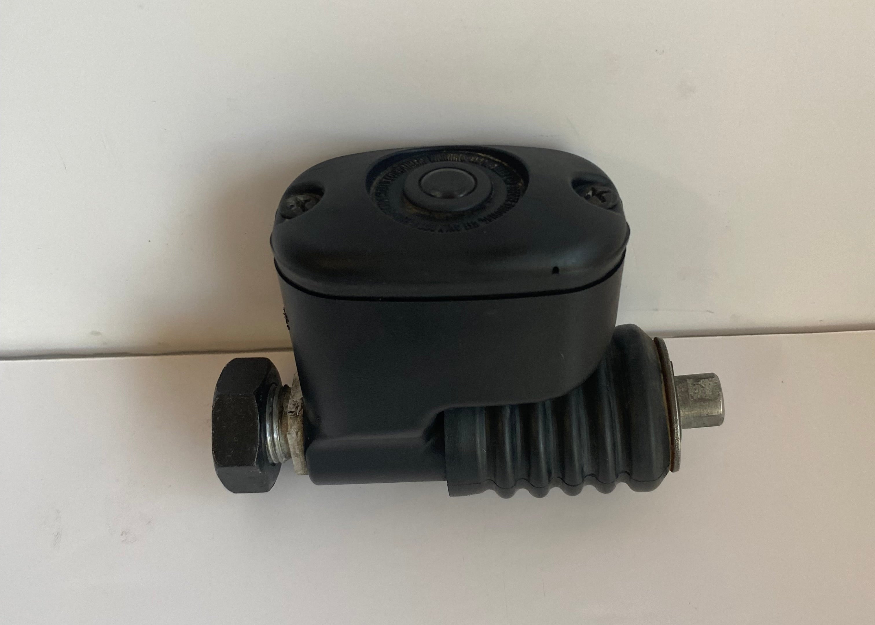Maitre cylindre de frein arrière Dyna Harley Davidson REF OEM 42474-06C