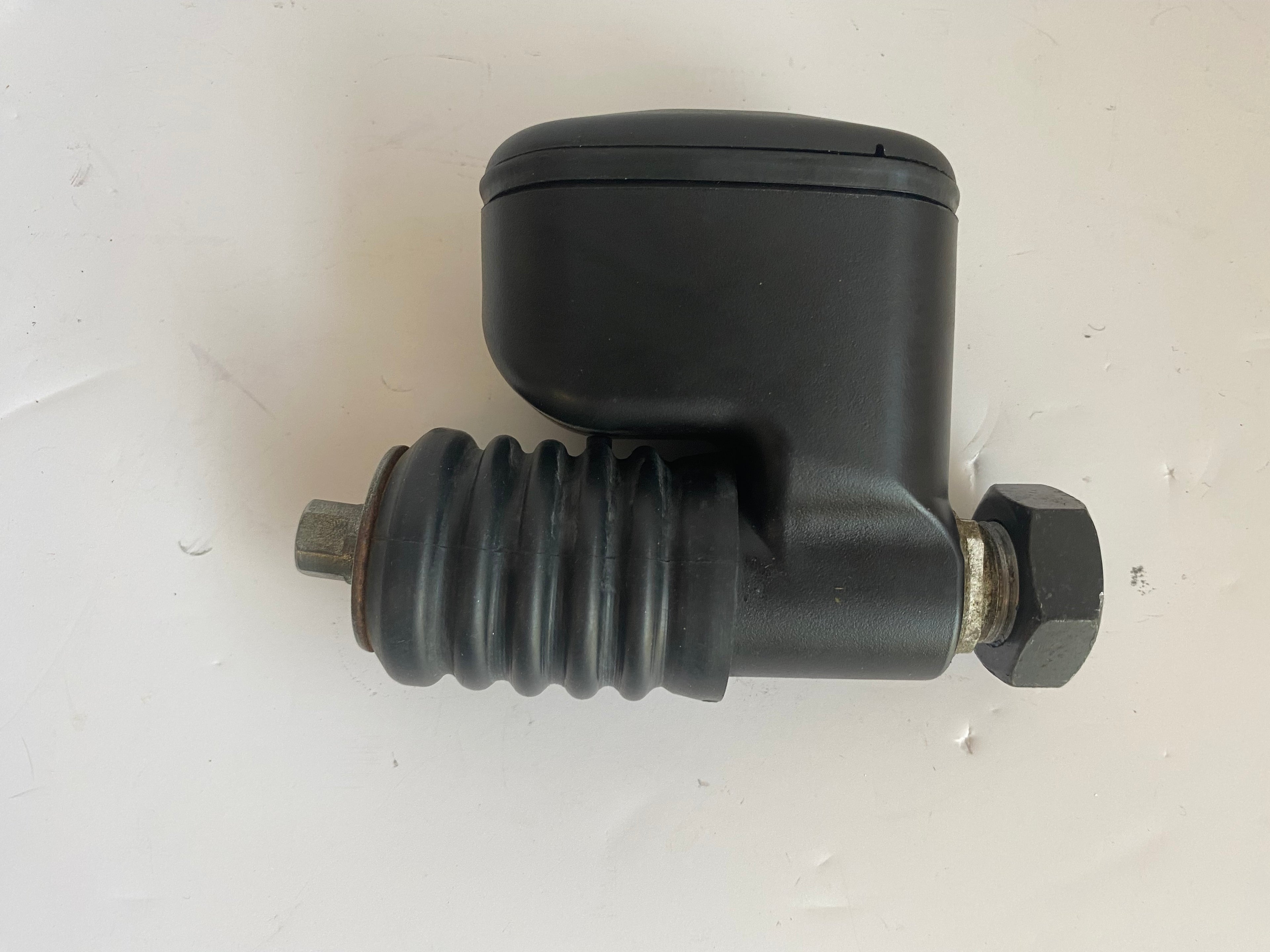 Maitre cylindre de frein arrière Dyna Harley Davidson REF OEM 42474-06C