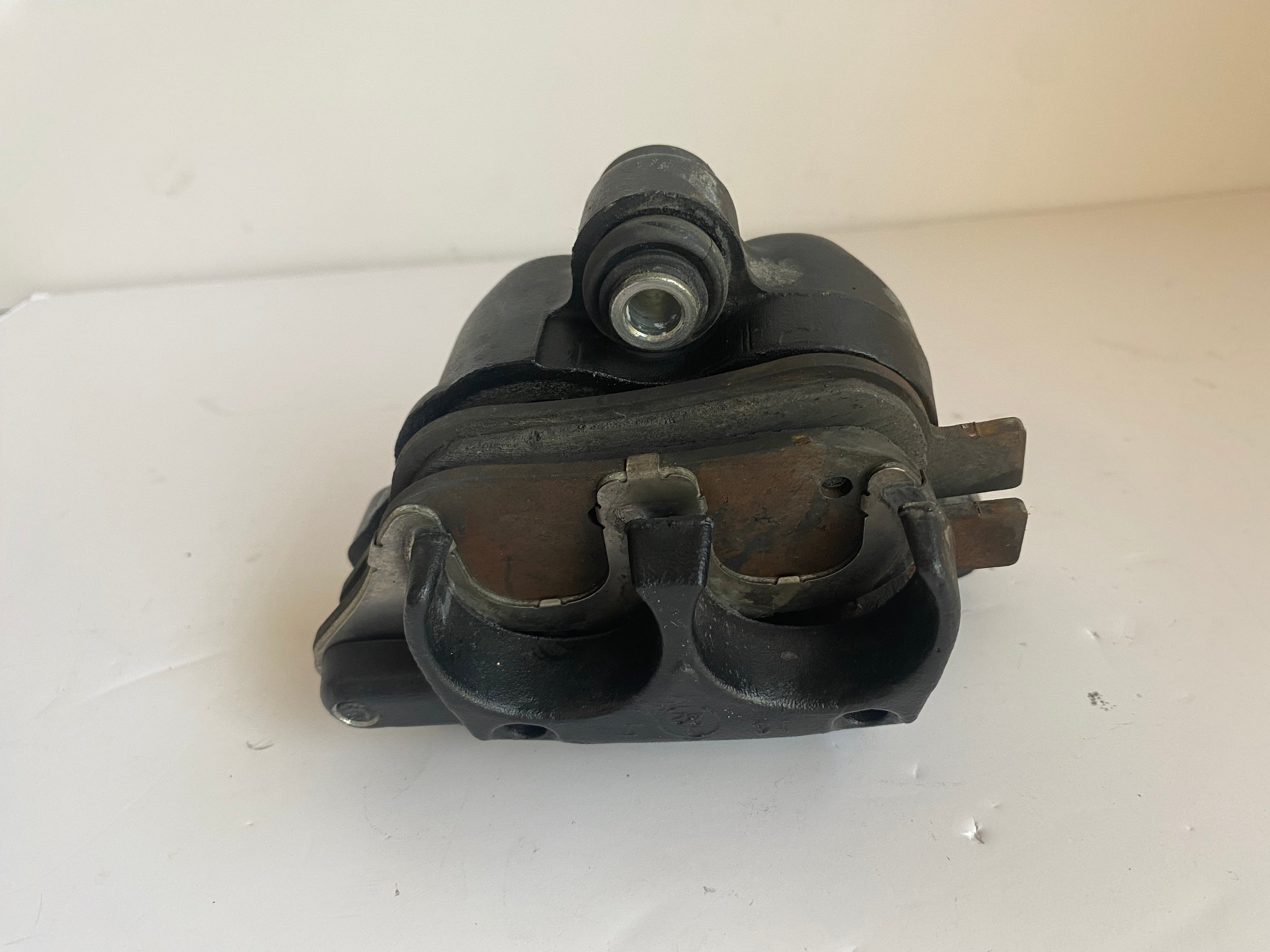 Etrier de frein arrière Dyna Harley Davidson REF OEM 40908-08