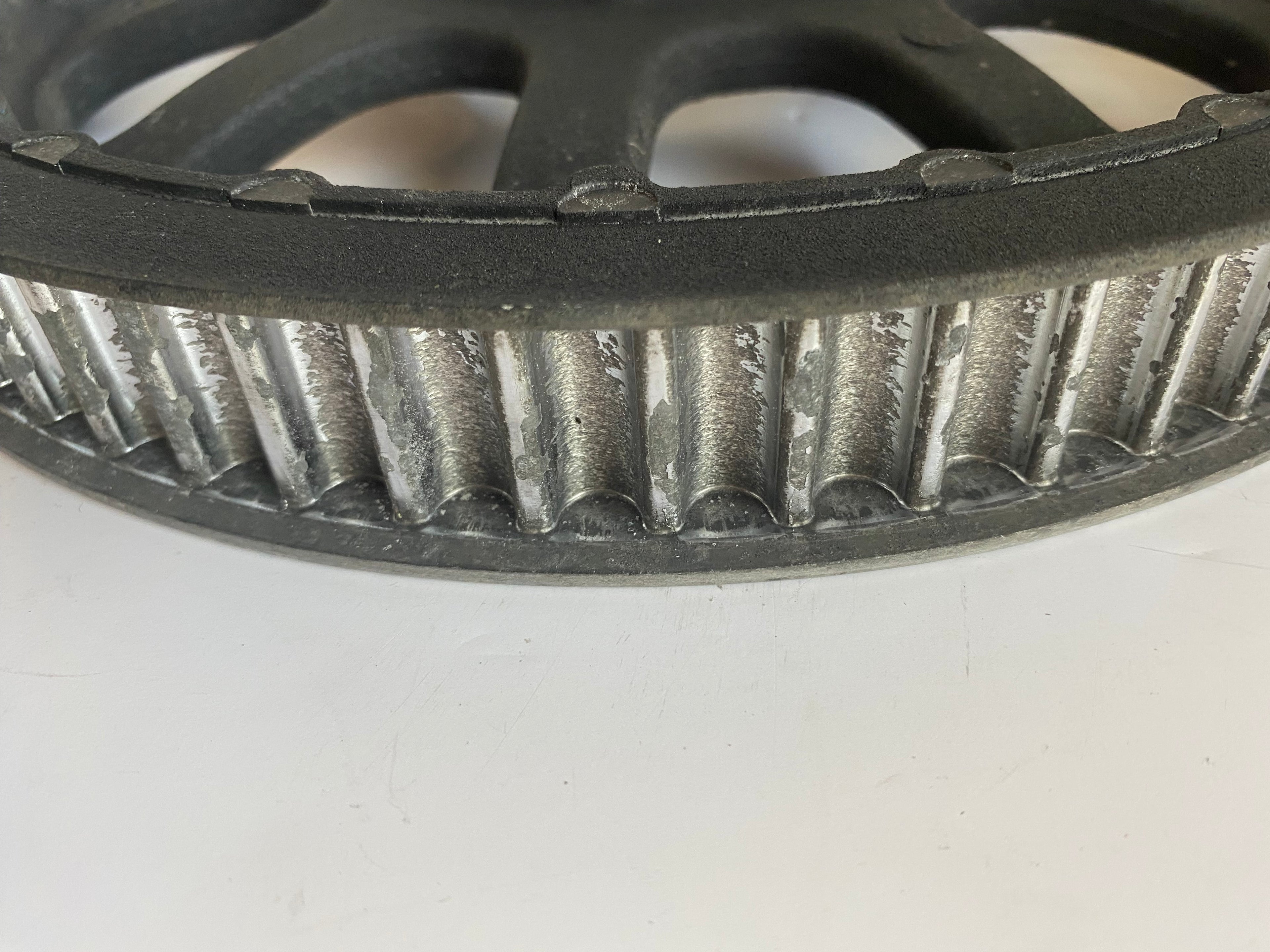 Couronne de transmission secondaire 66 dents Dyna Harley Davidson REF OEM 40114-07