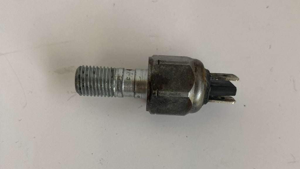 Contacteur de stop arrière Dyna Harley Davidson REF OEM 72026-08B