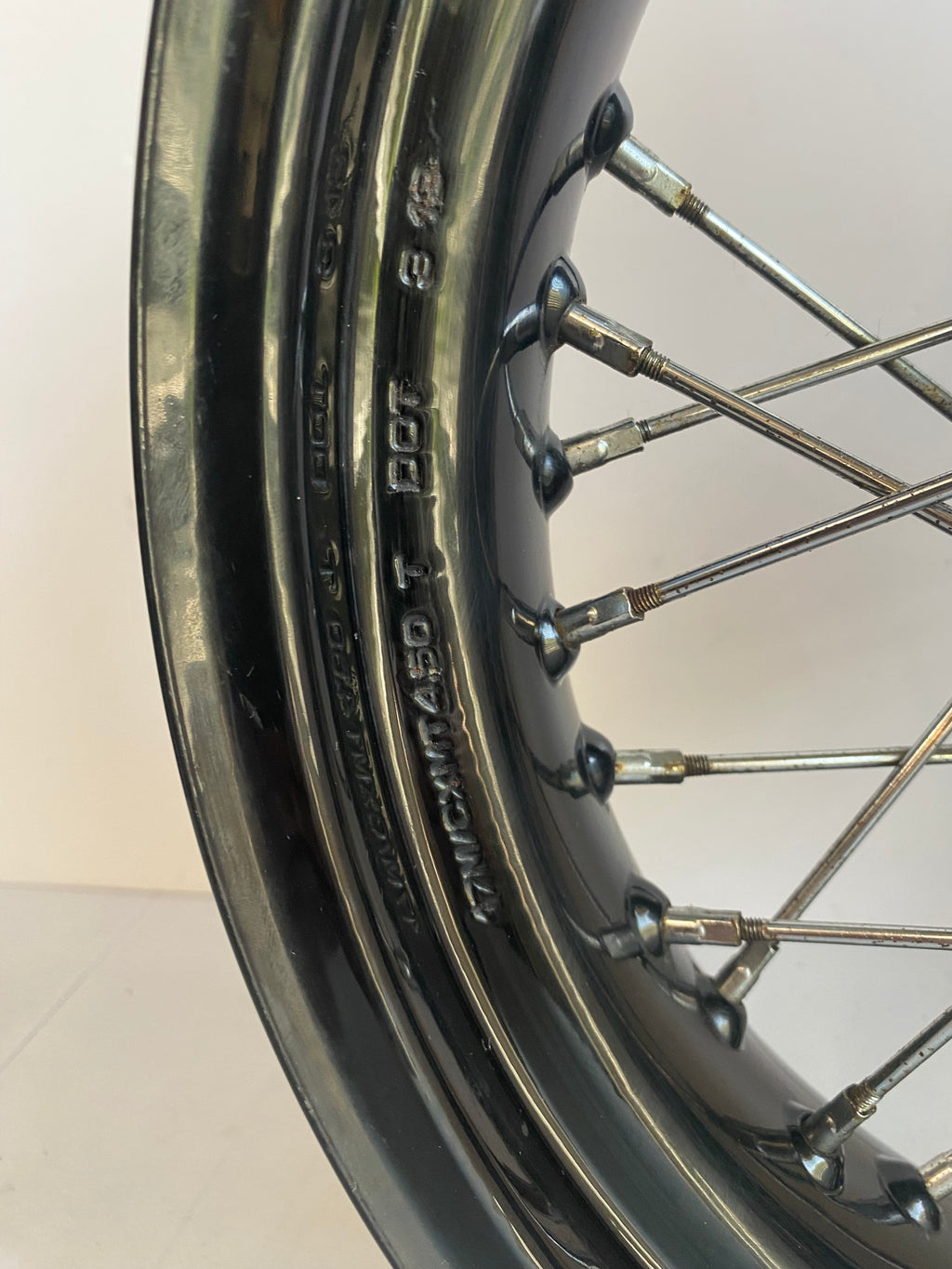 Roue arrière à rayons 17 x 4.5" Dyna Harley Davidson REF OEM 41430-09A