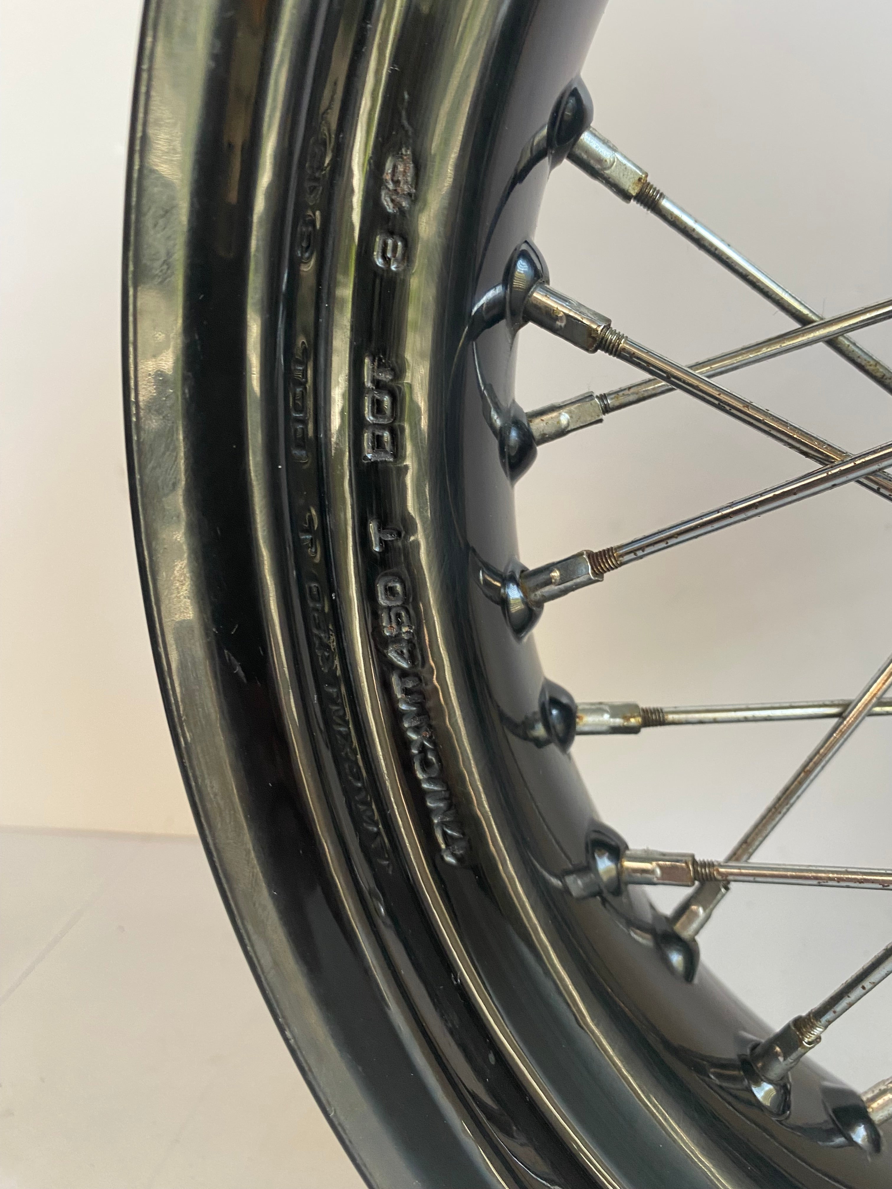 Roue arrière à rayons 17 x 4.5" Dyna Harley Davidson REF OEM 41430-09A
