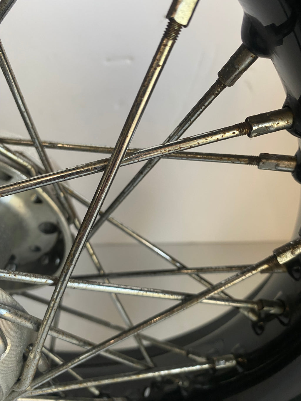 Roue arrière à rayons 17 x 4.5" Dyna Harley Davidson REF OEM 41430-09A
