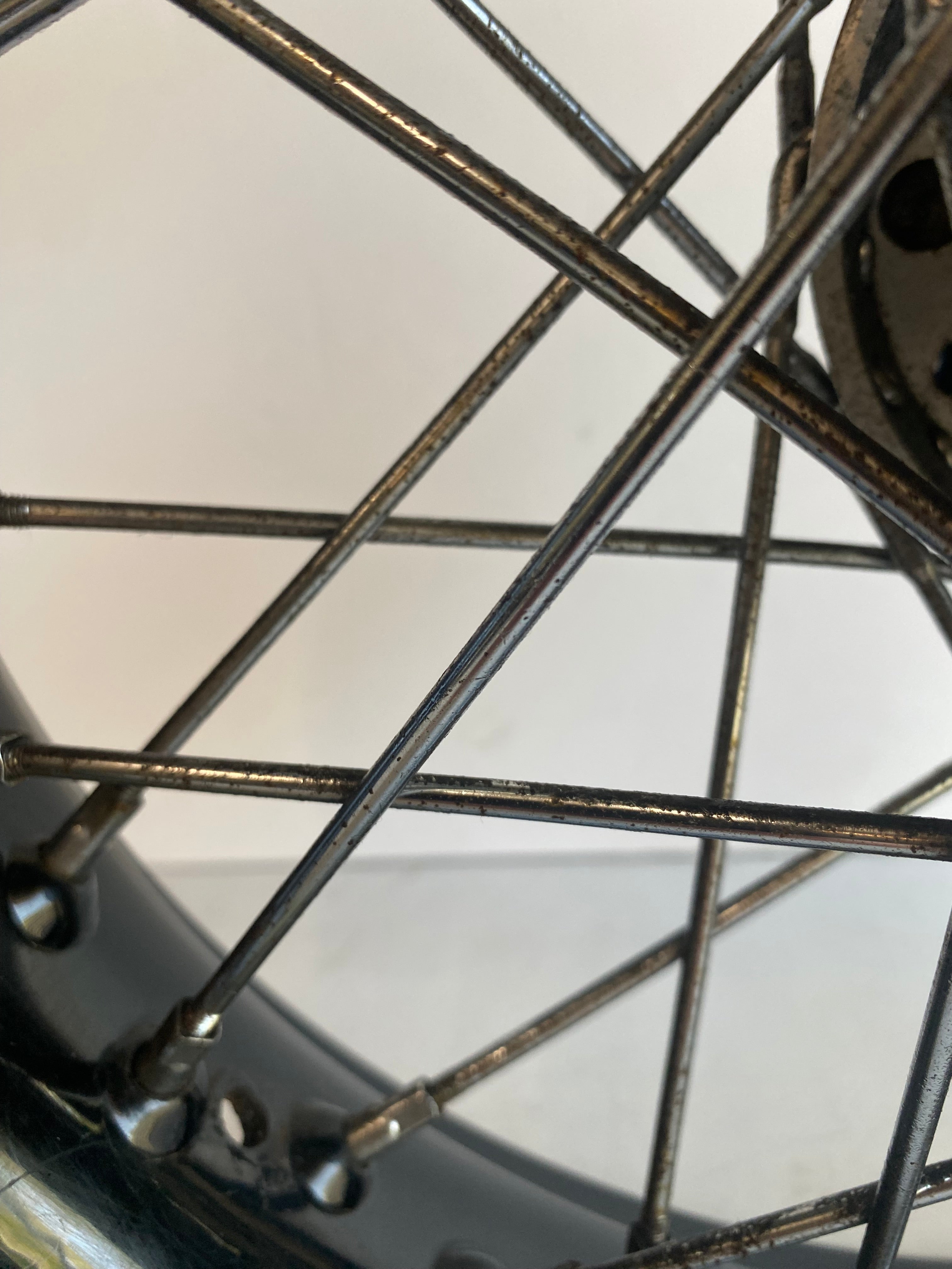 Roue arrière à rayons 17 x 4.5" Dyna Harley Davidson REF OEM 41430-09A