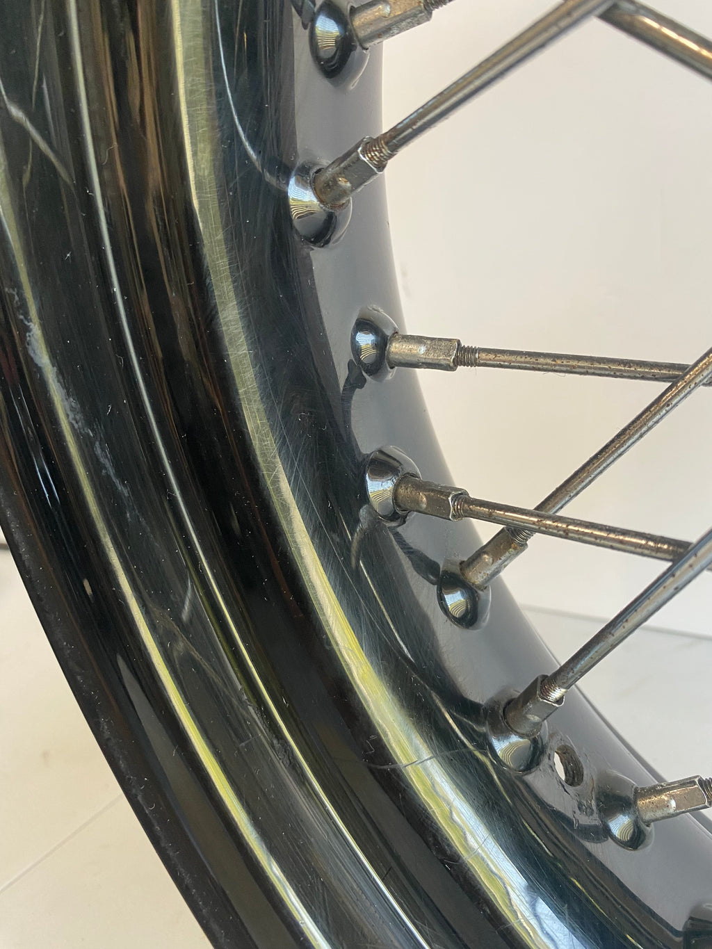 Roue arrière à rayons 17 x 4.5" Dyna Harley Davidson REF OEM 41430-09A