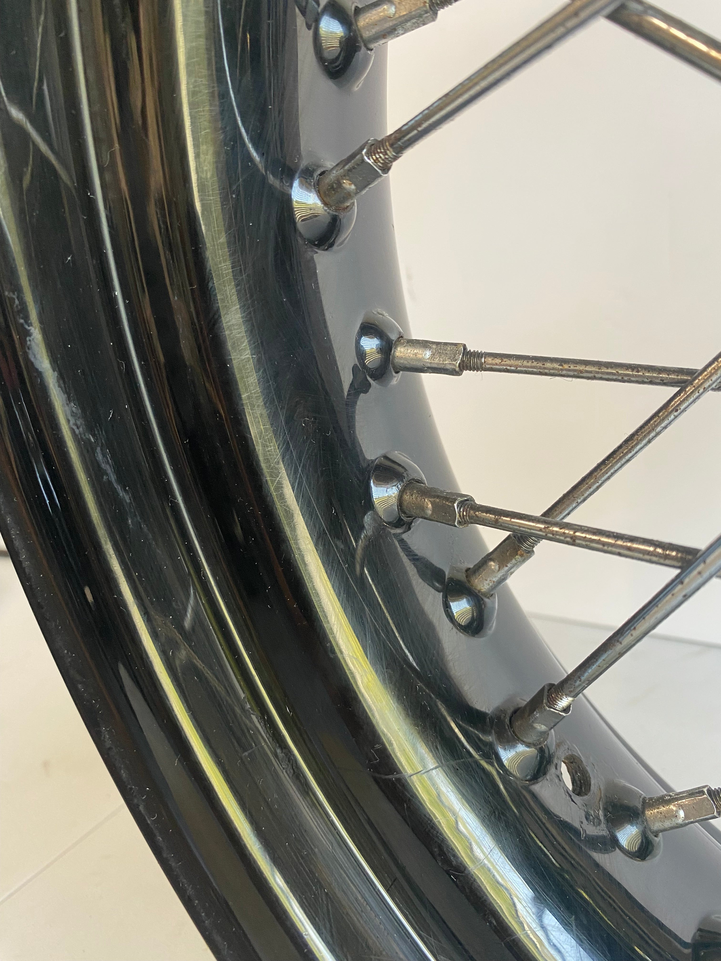 Roue arrière à rayons 17 x 4.5" Dyna Harley Davidson REF OEM 41430-09A