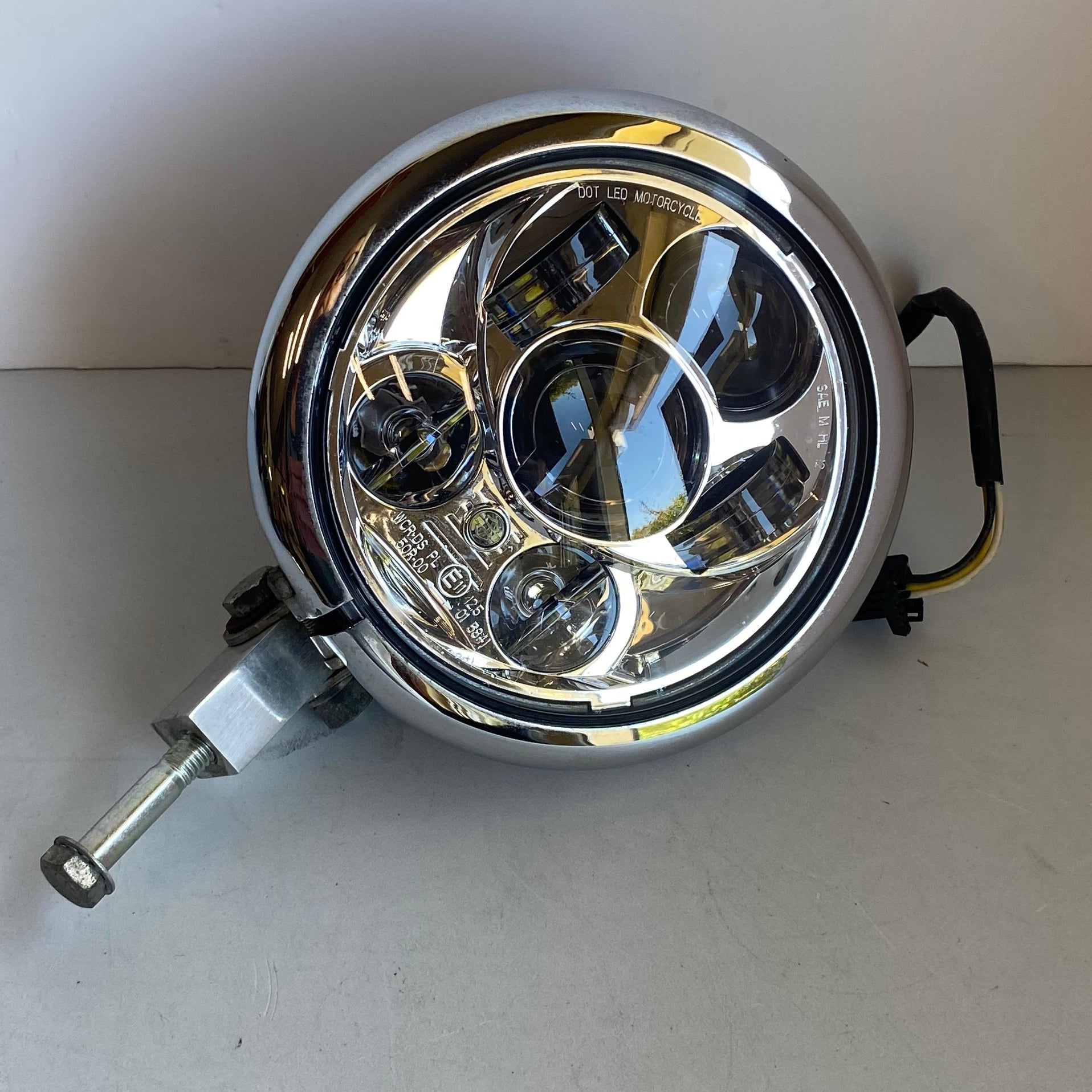 Phare 5-3/4" avec optique LED Daymaker Harley Davidson REF OEM 69356-06A & 67700144