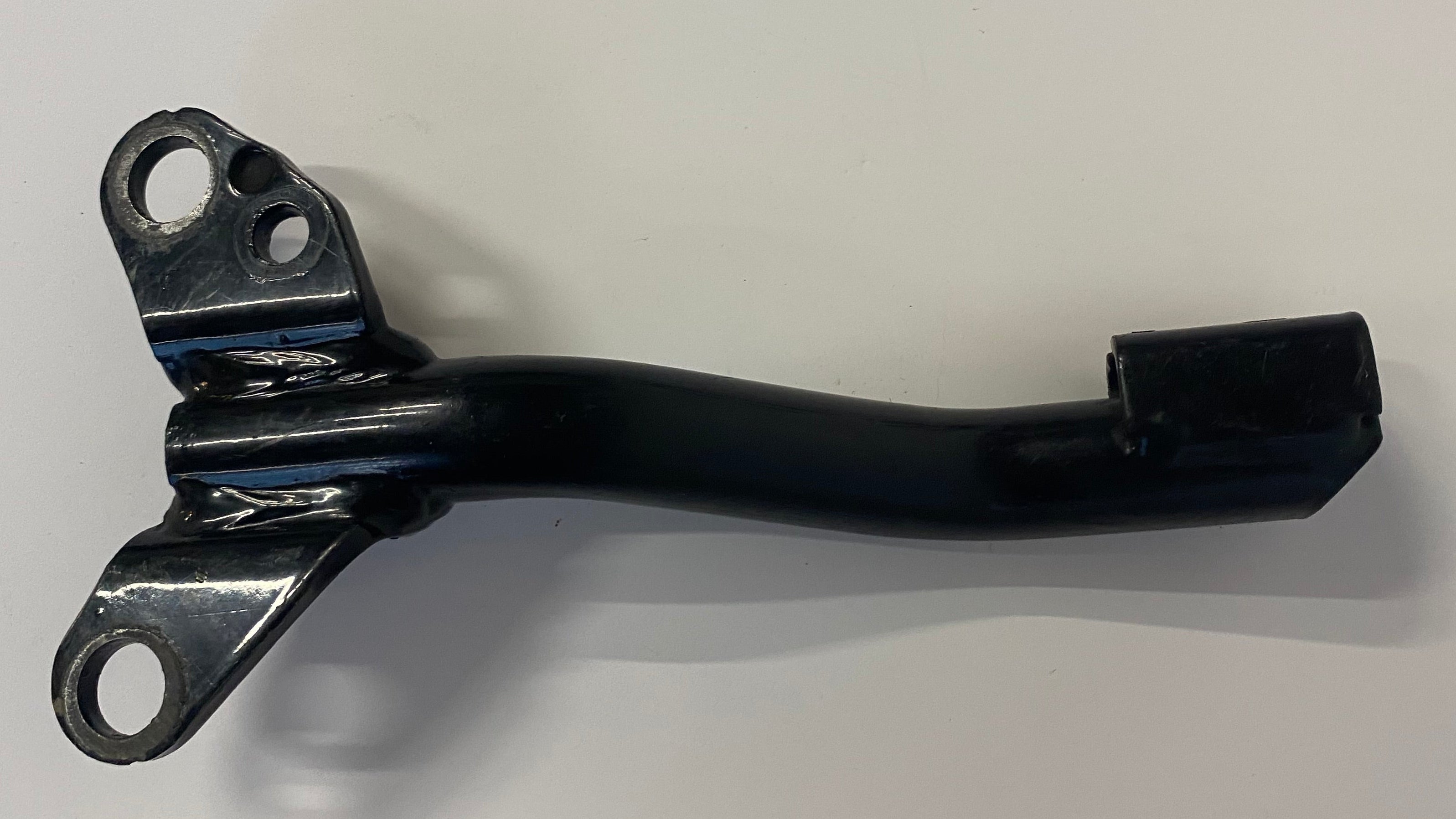 Hintere Schalldämpferhalterung Dyna 2006 Harley Davidson OEM-TEILNR. 65695-06