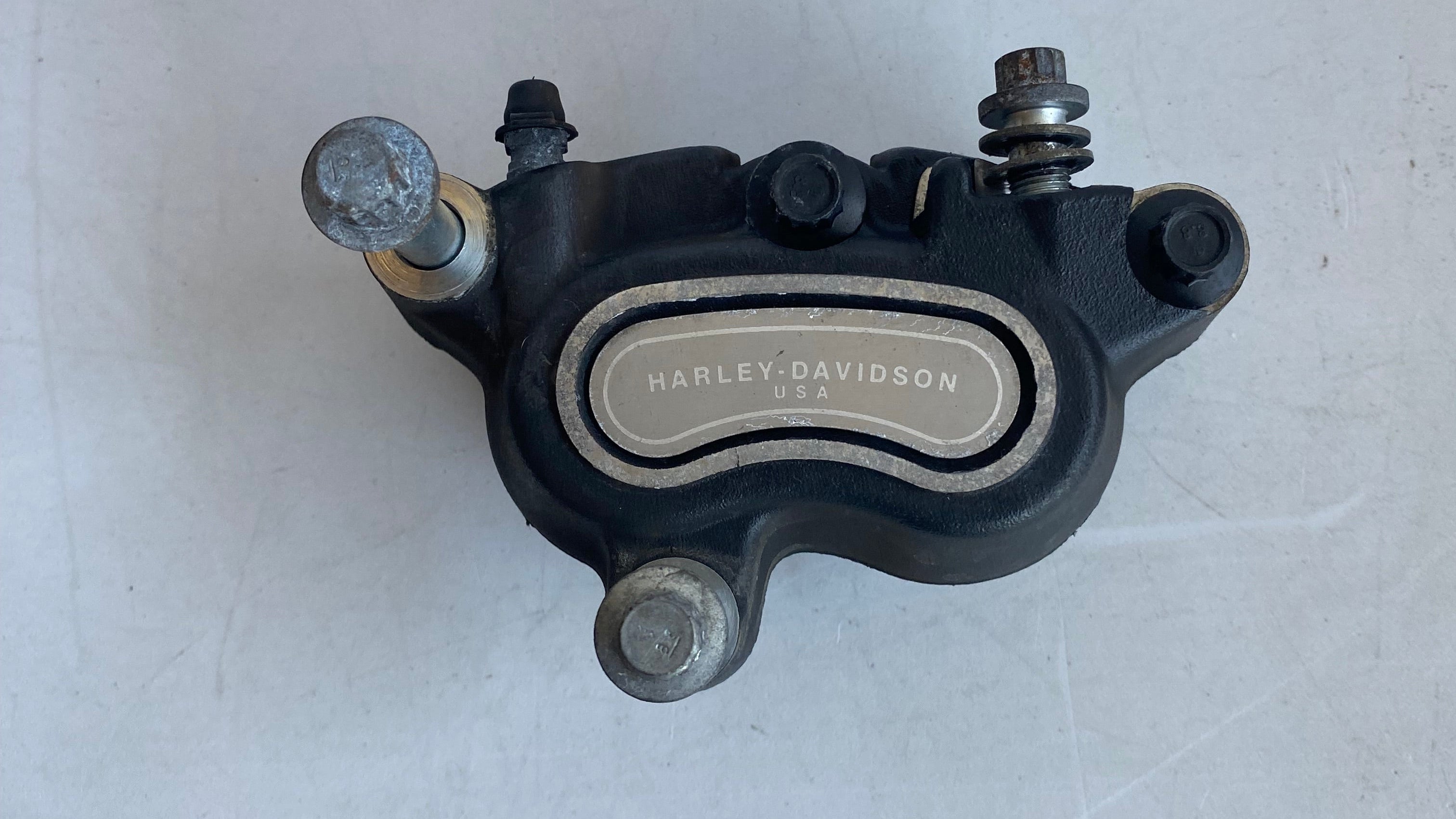 Etrier de frein avant gauche  Dyna Harley Davidson REF OEM 41300001