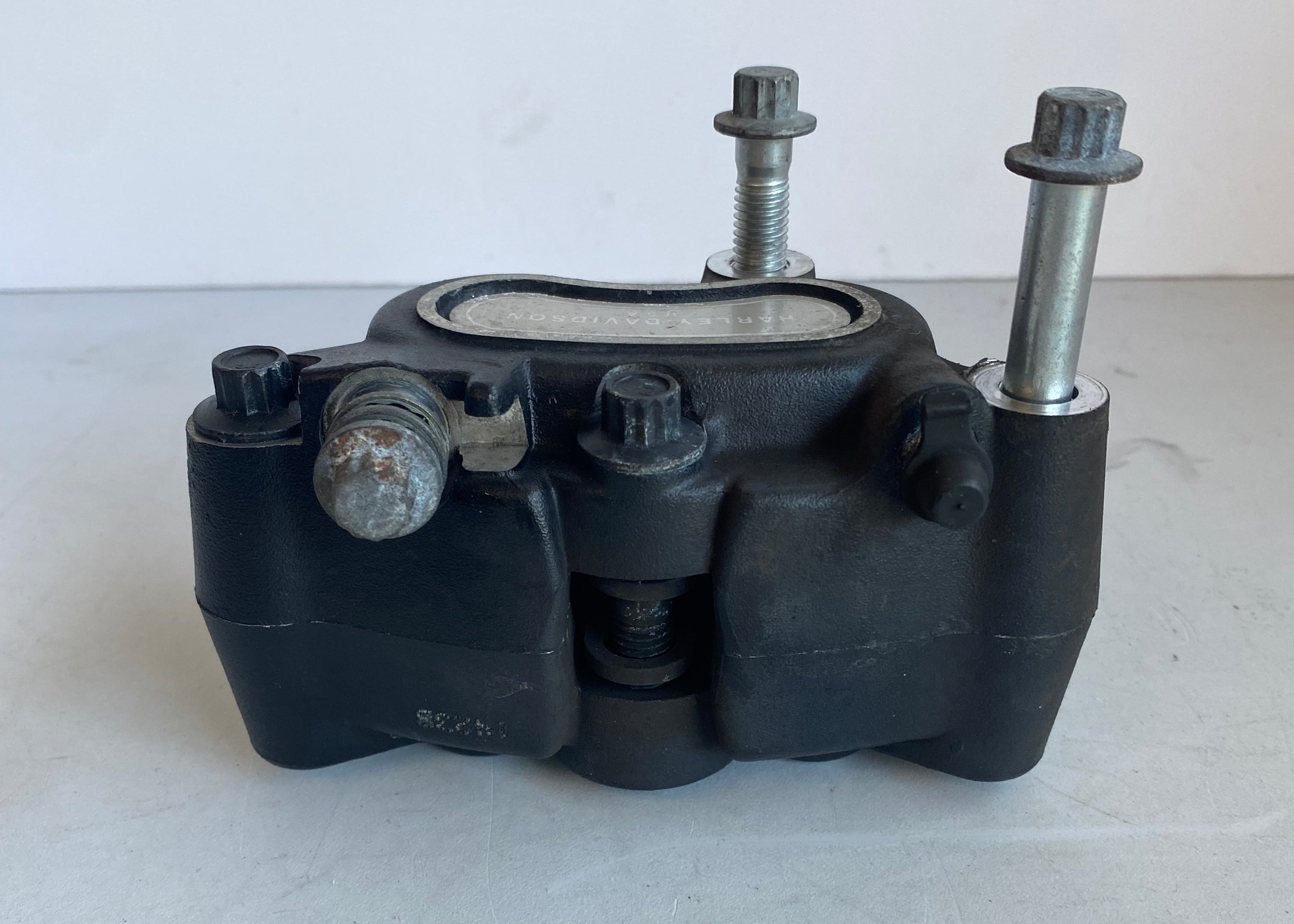Etrier de frein avant gauche  Dyna Harley Davidson REF OEM 41300001