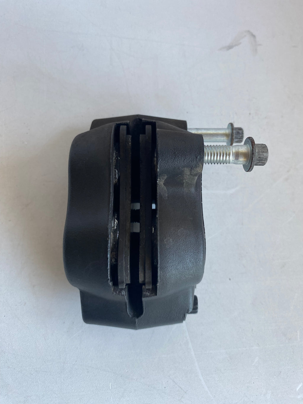 Etrier de frein avant gauche  Dyna Harley Davidson REF OEM 41300001