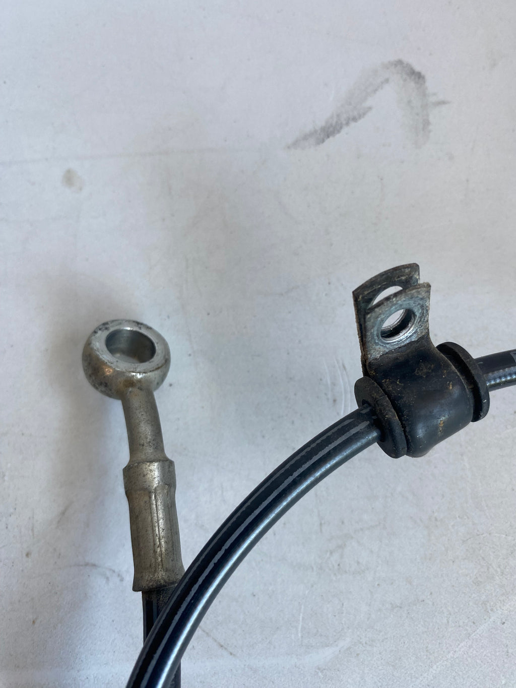 Durite de frein avant Dyna Harley Davidson REF OEM 42728-08