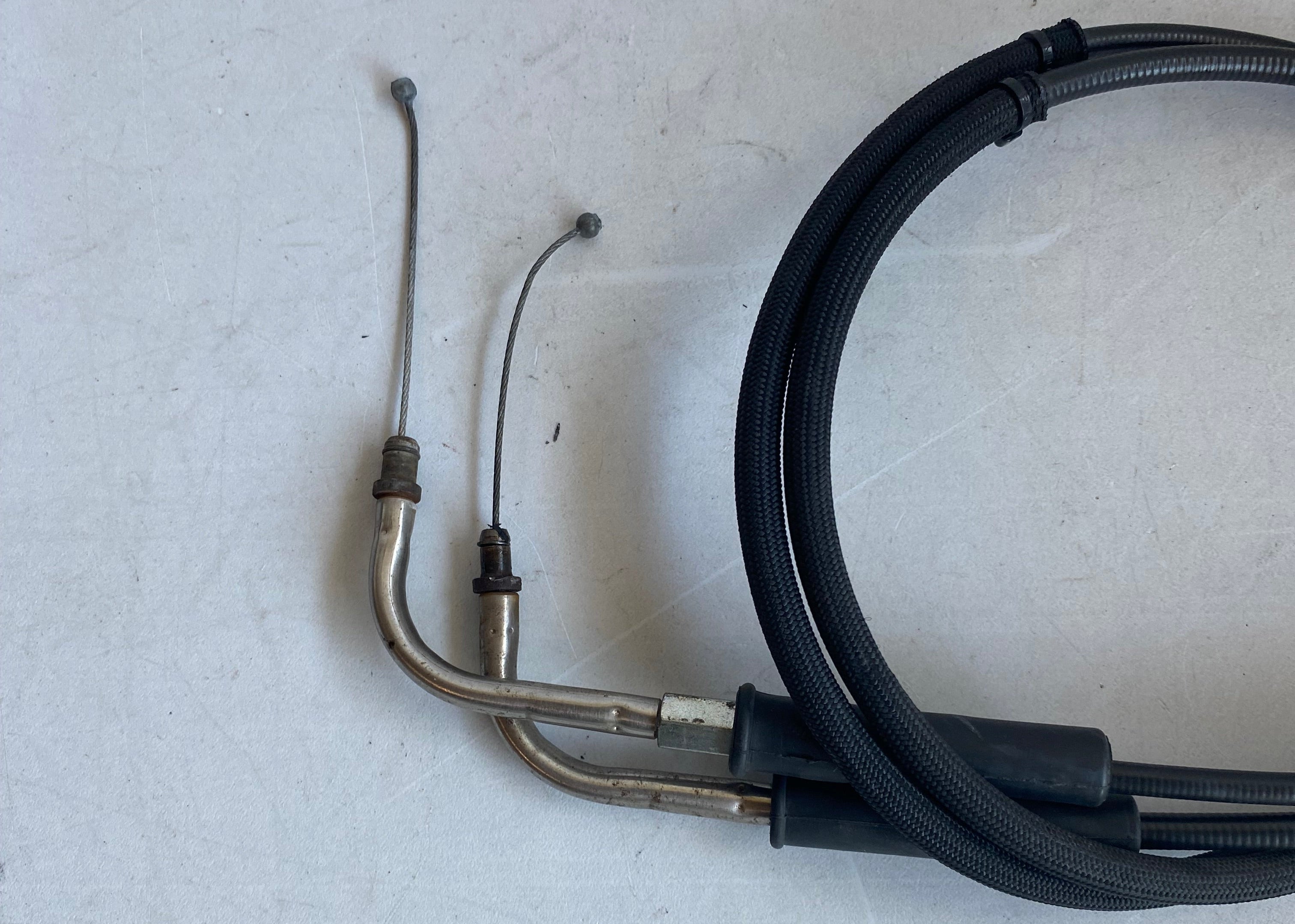 Jeu de câbles de gaz aller / retour 86 cm Harley Davidson REF OEM 56415-06 & 56421-06